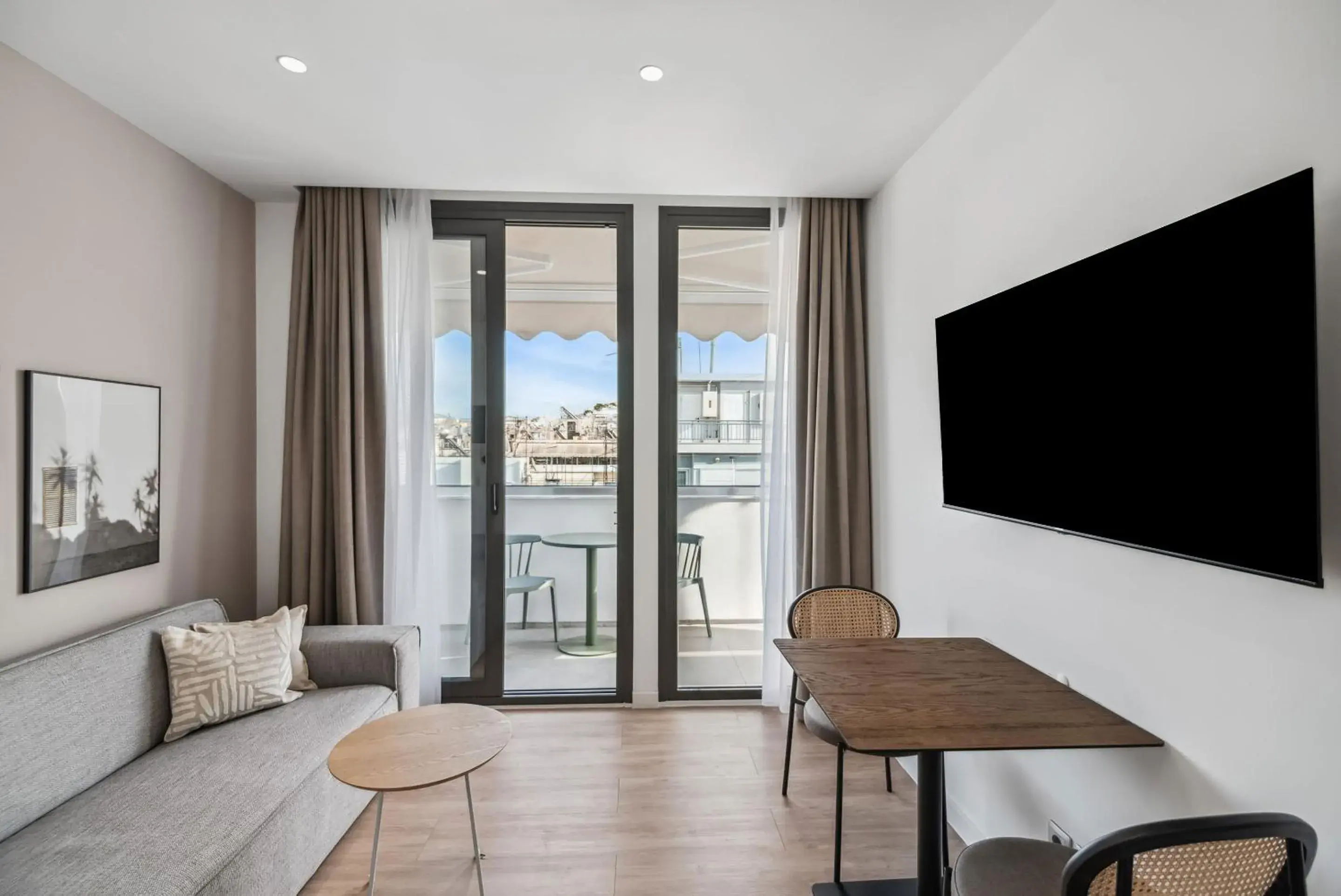One-Bedroom Suite with balcony in Limehome Piraeus Olive One-Bedroom Suite with balcony in Limehome Piraeus Olive