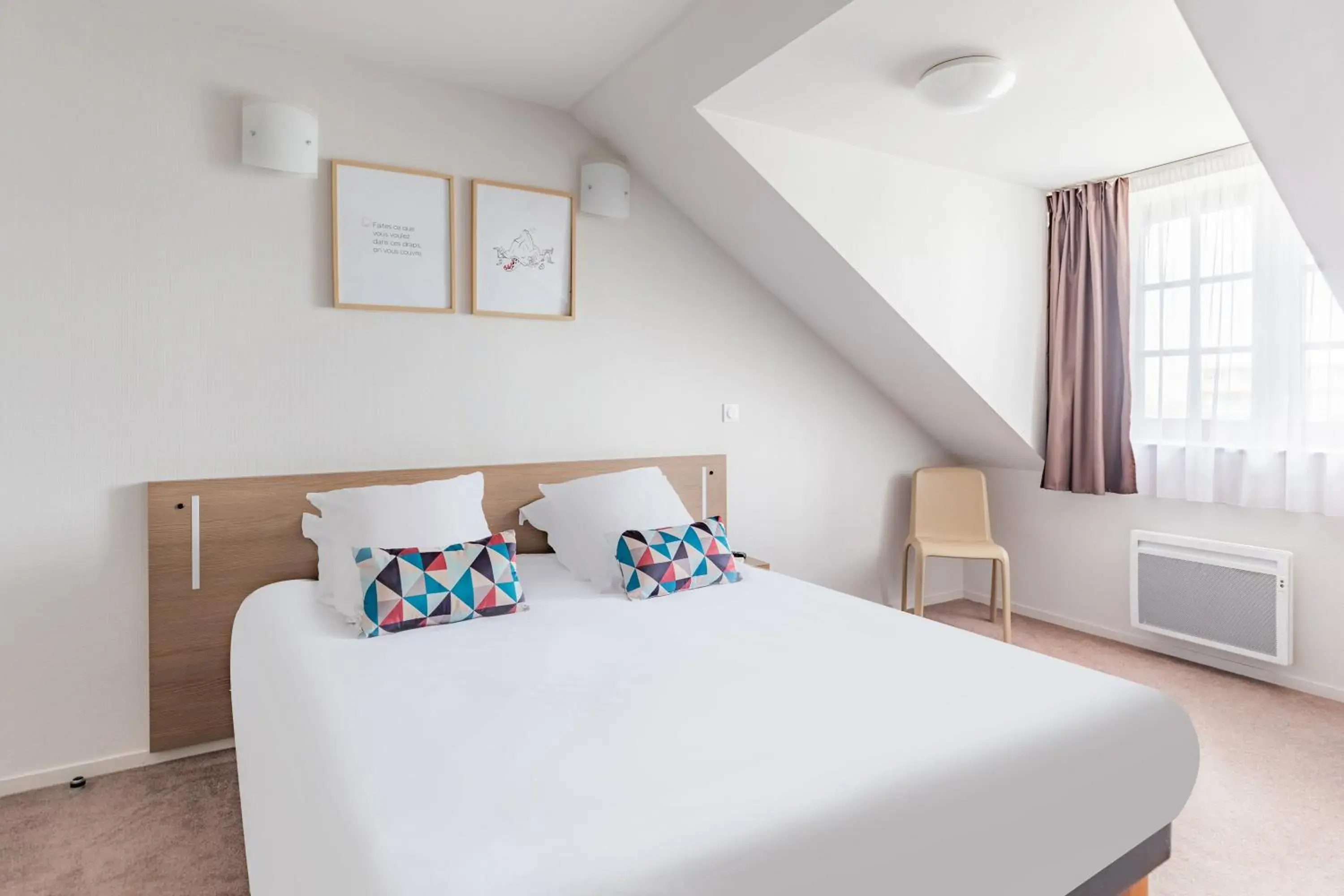 Bed in Appart’City Confort Reims Centre Bed in Appart’City Confort Reims Centre