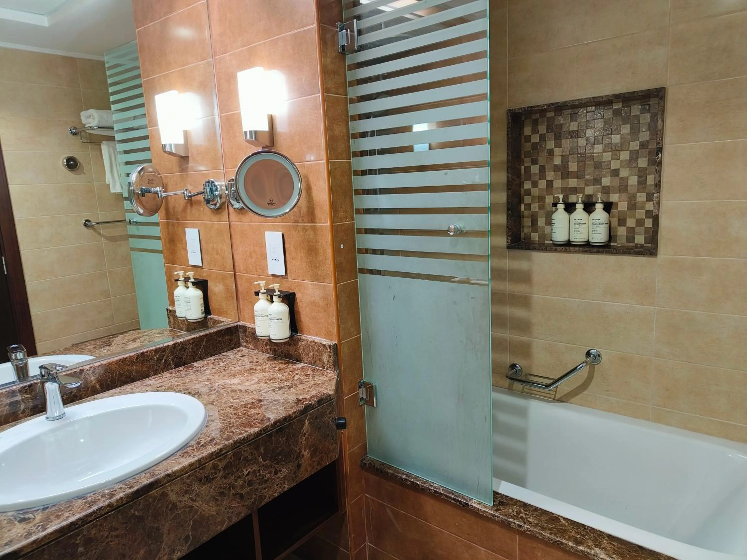 Bathroom in Seven Seas Hotel