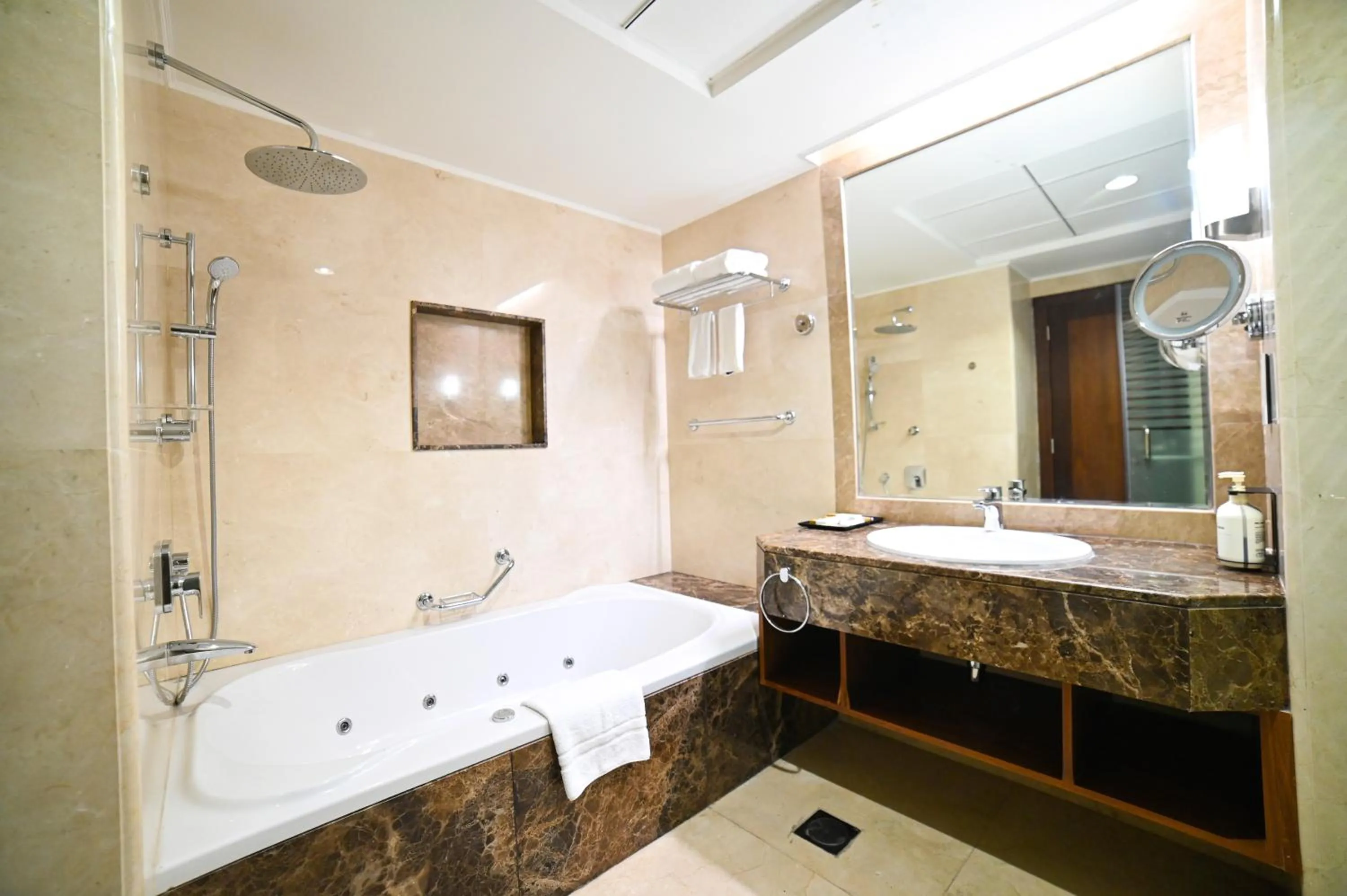 Bathroom in Seven Seas Hotel