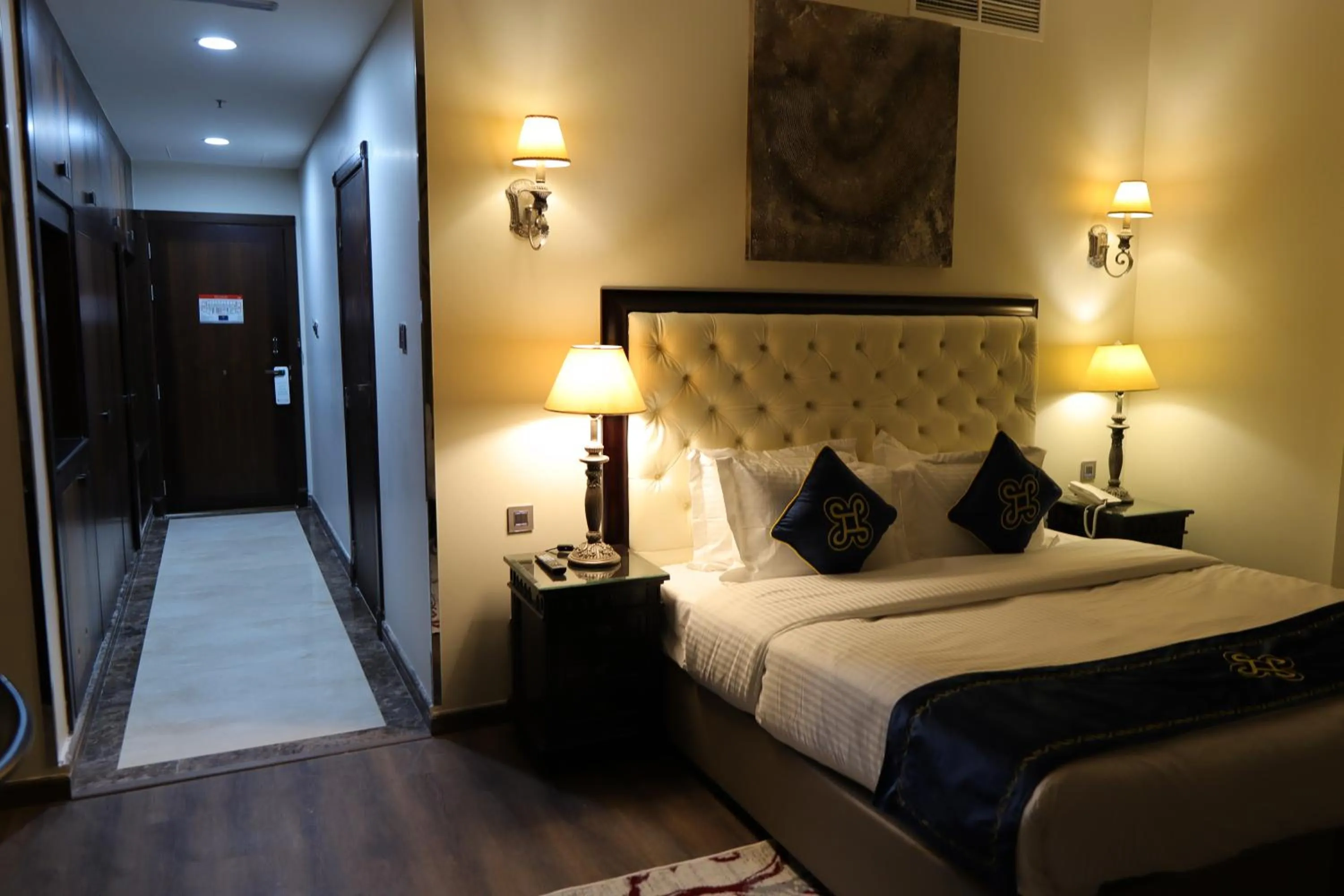 Bedroom, Bed in Seven Seas Hotel