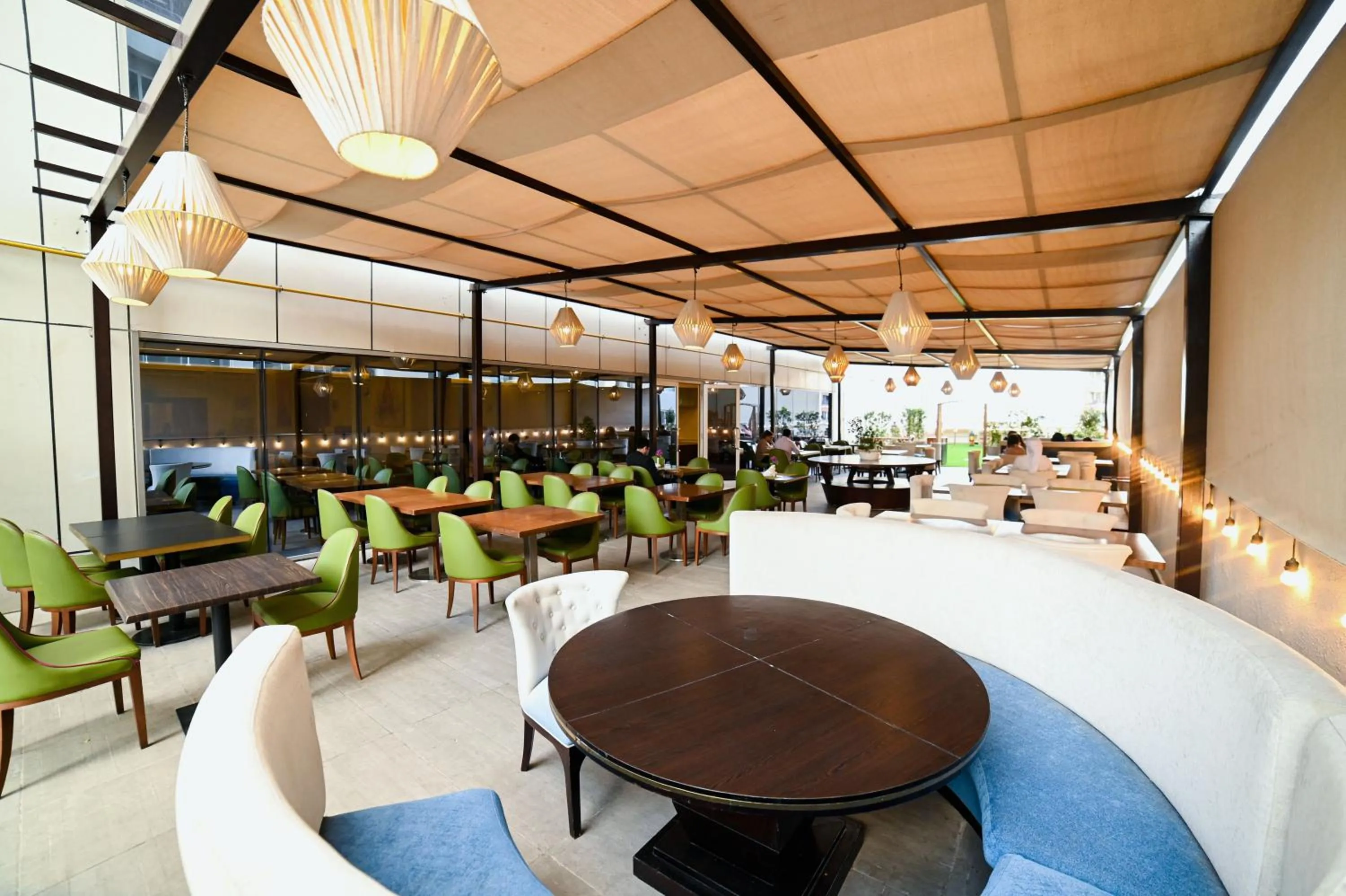 Restaurant/places to eat in Seven Seas Hotel