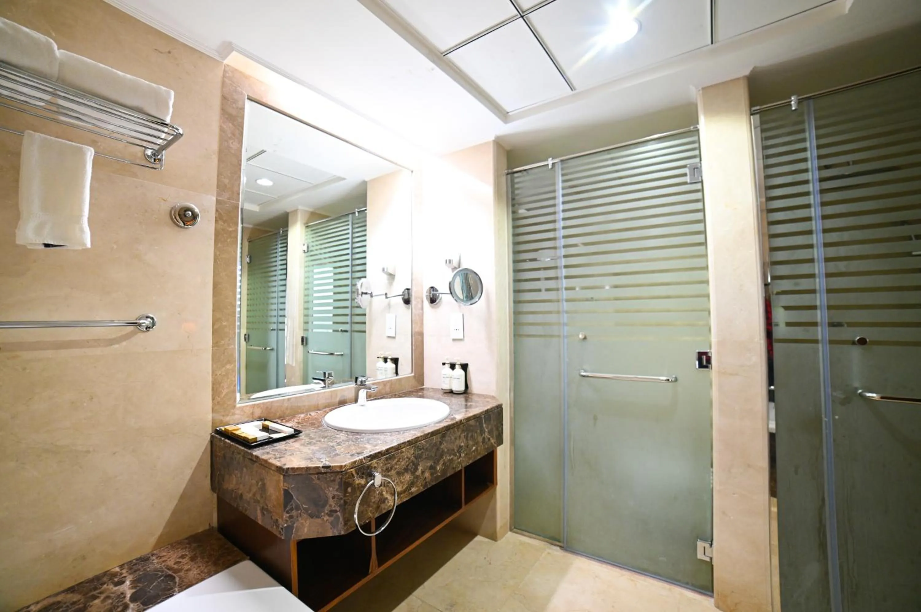 Bathroom in Seven Seas Hotel