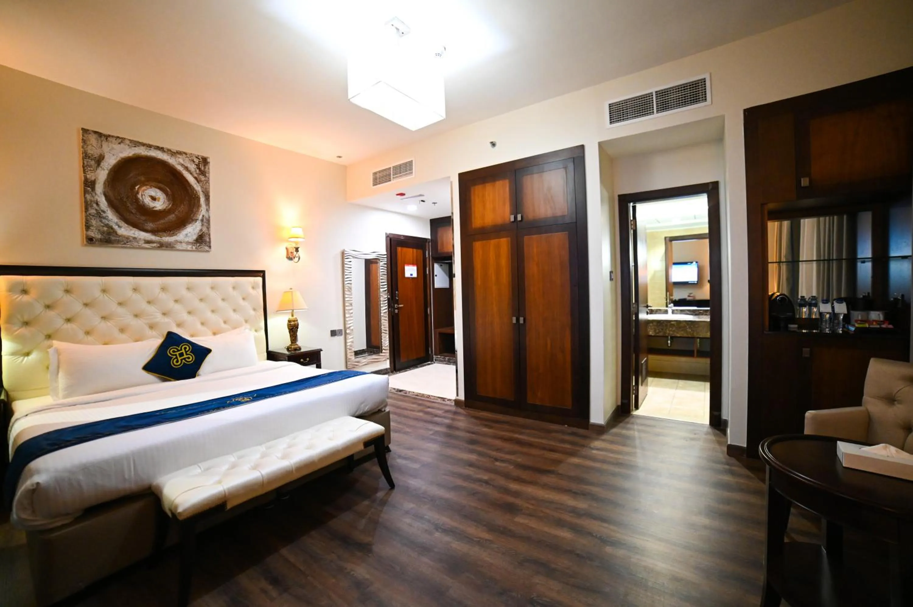 Bedroom, Bed in Seven Seas Hotel