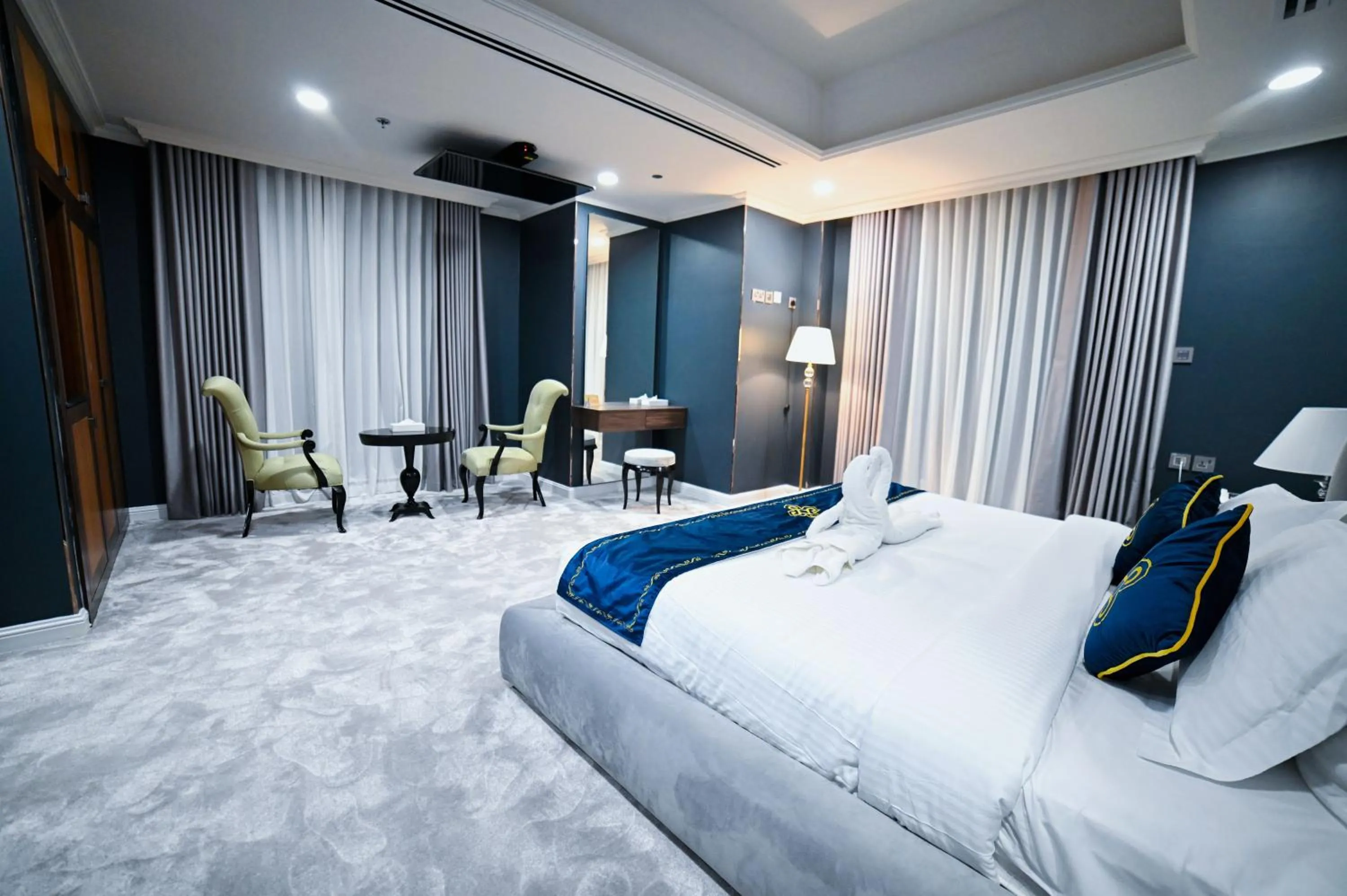 Bedroom, Bed in Seven Seas Hotel