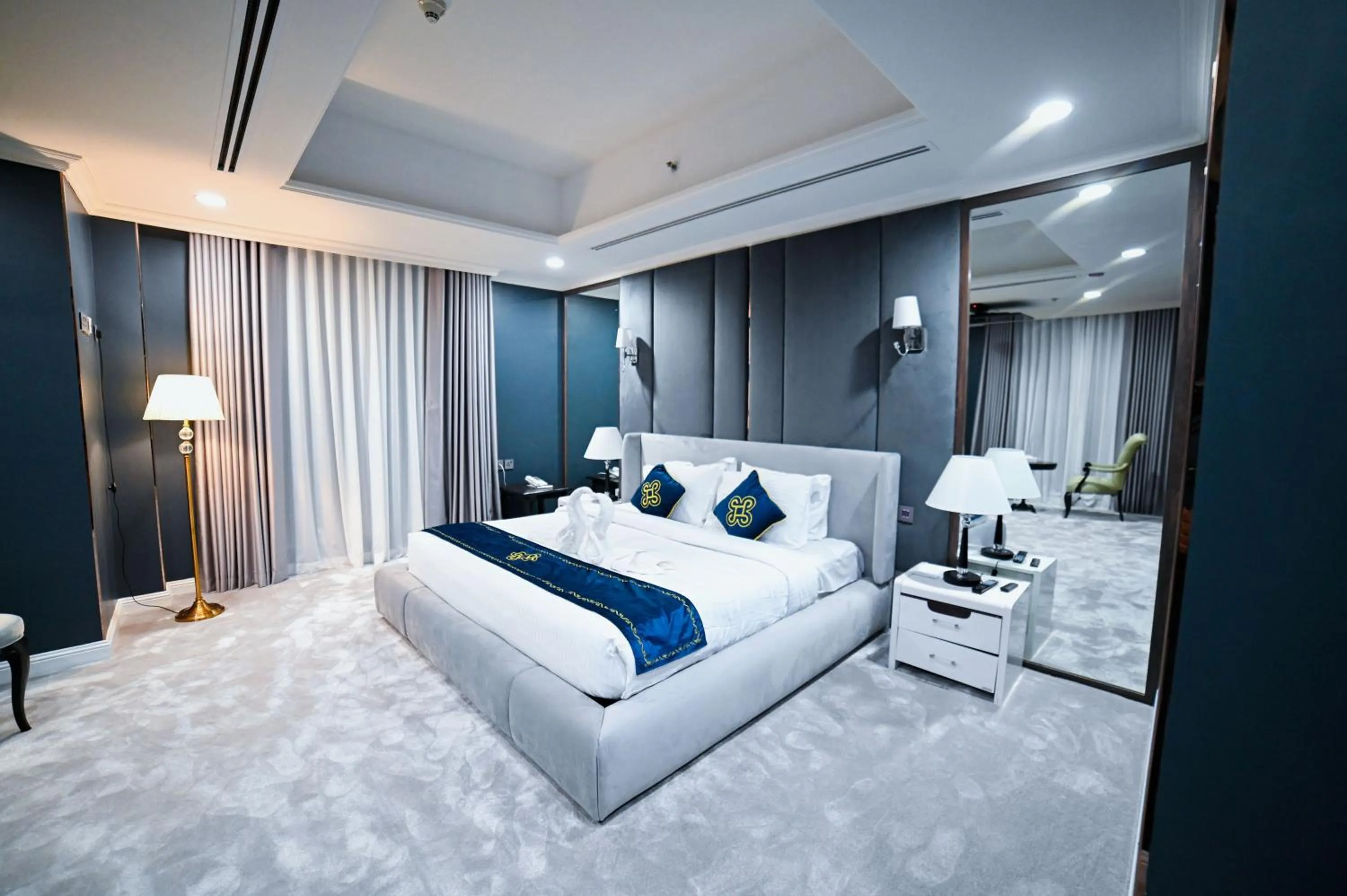 Bedroom, Bed in Seven Seas Hotel