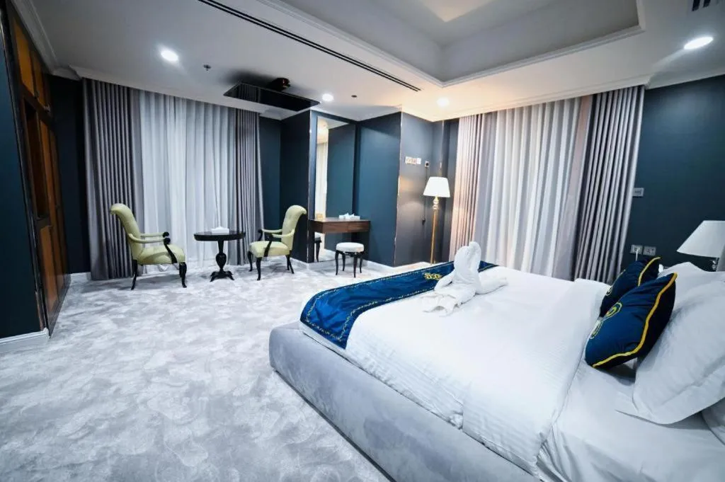 Bedroom, Bed in Seven Seas Hotel