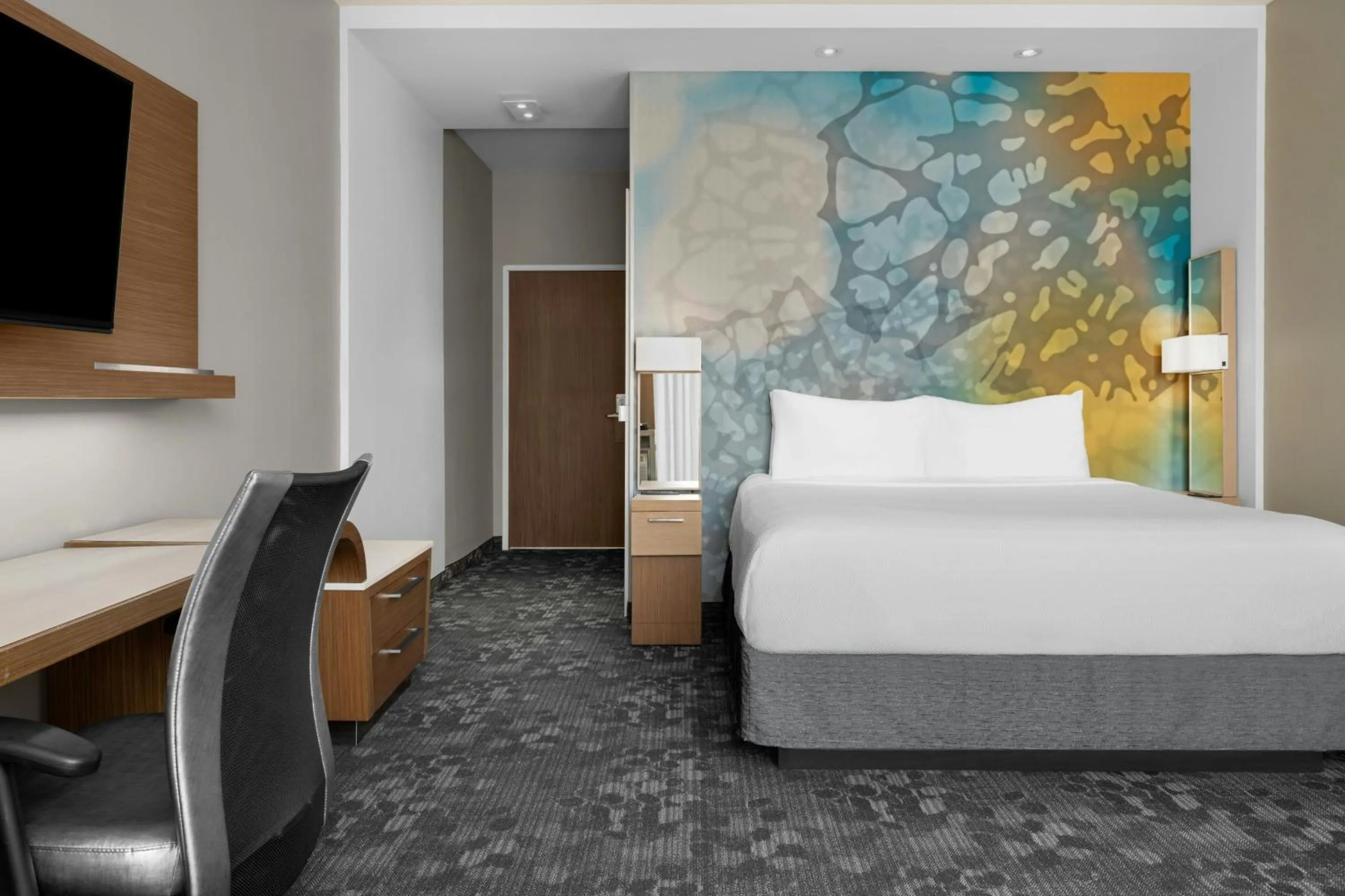 Photo of the whole room, Bed in Courtyard by Marriott Houston Katy Mills