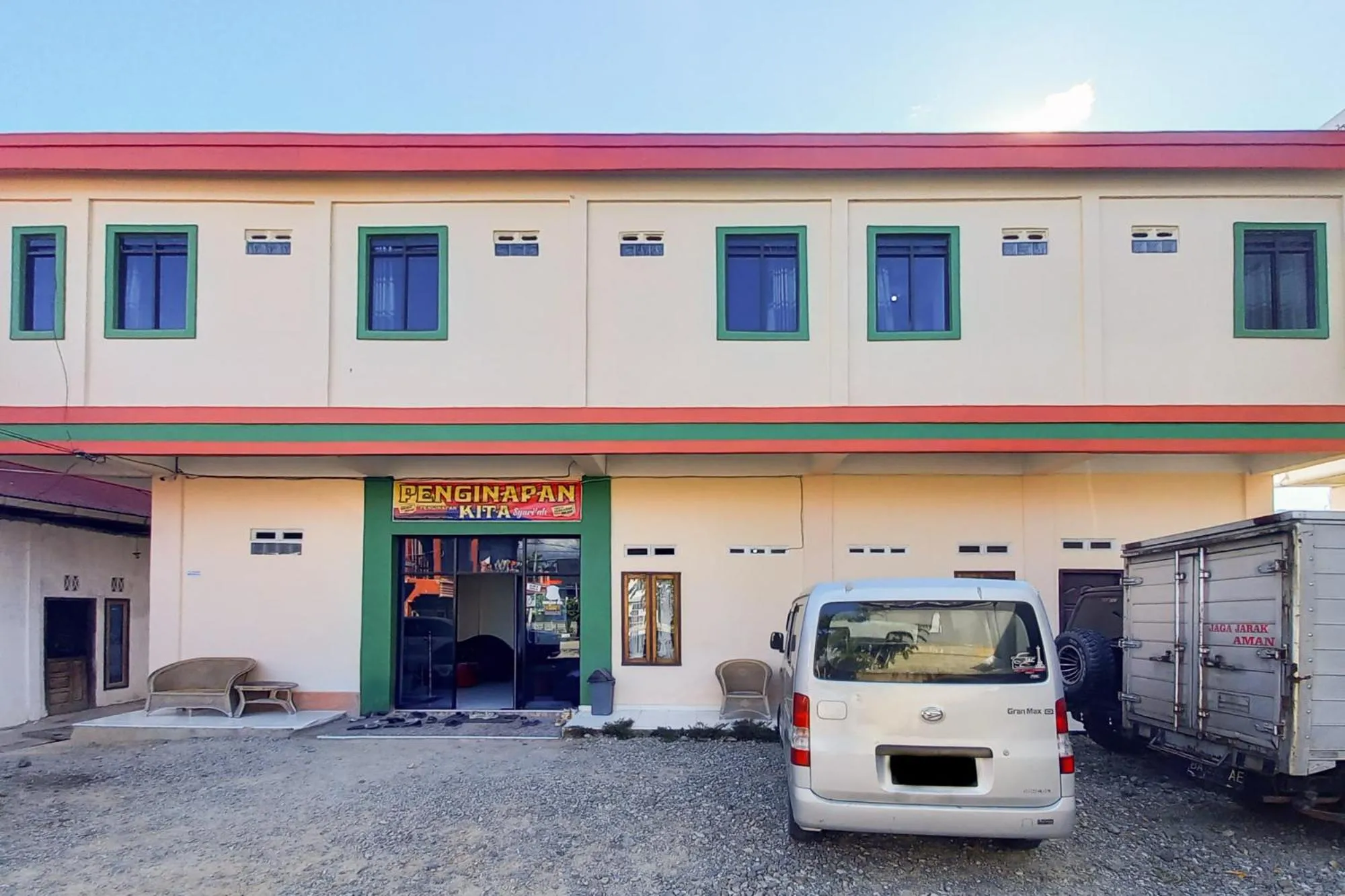 RedDoorz Syariah at Penginapan Kita Sungai Penuh