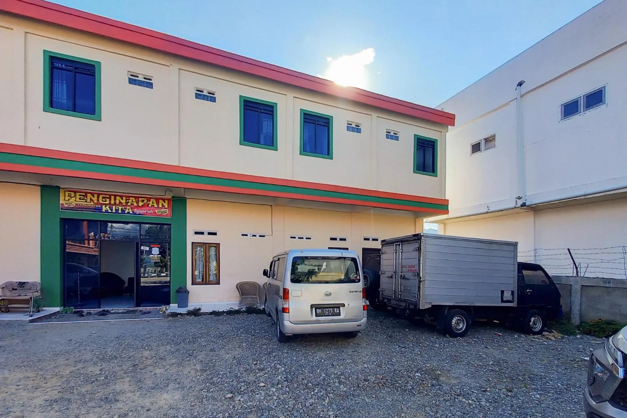 RedDoorz Syariah at Penginapan Kita Sungai Penuh