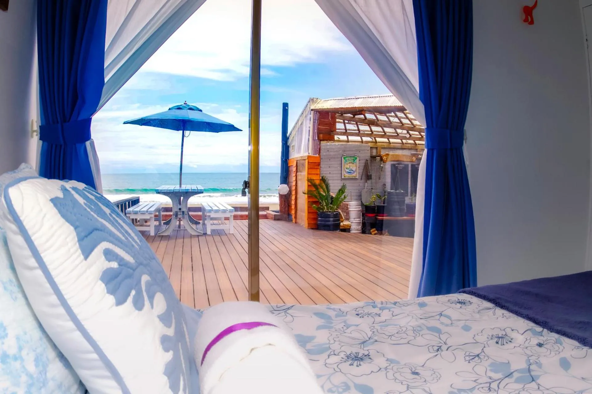 Twin Room with Sea View in Splash Guest House