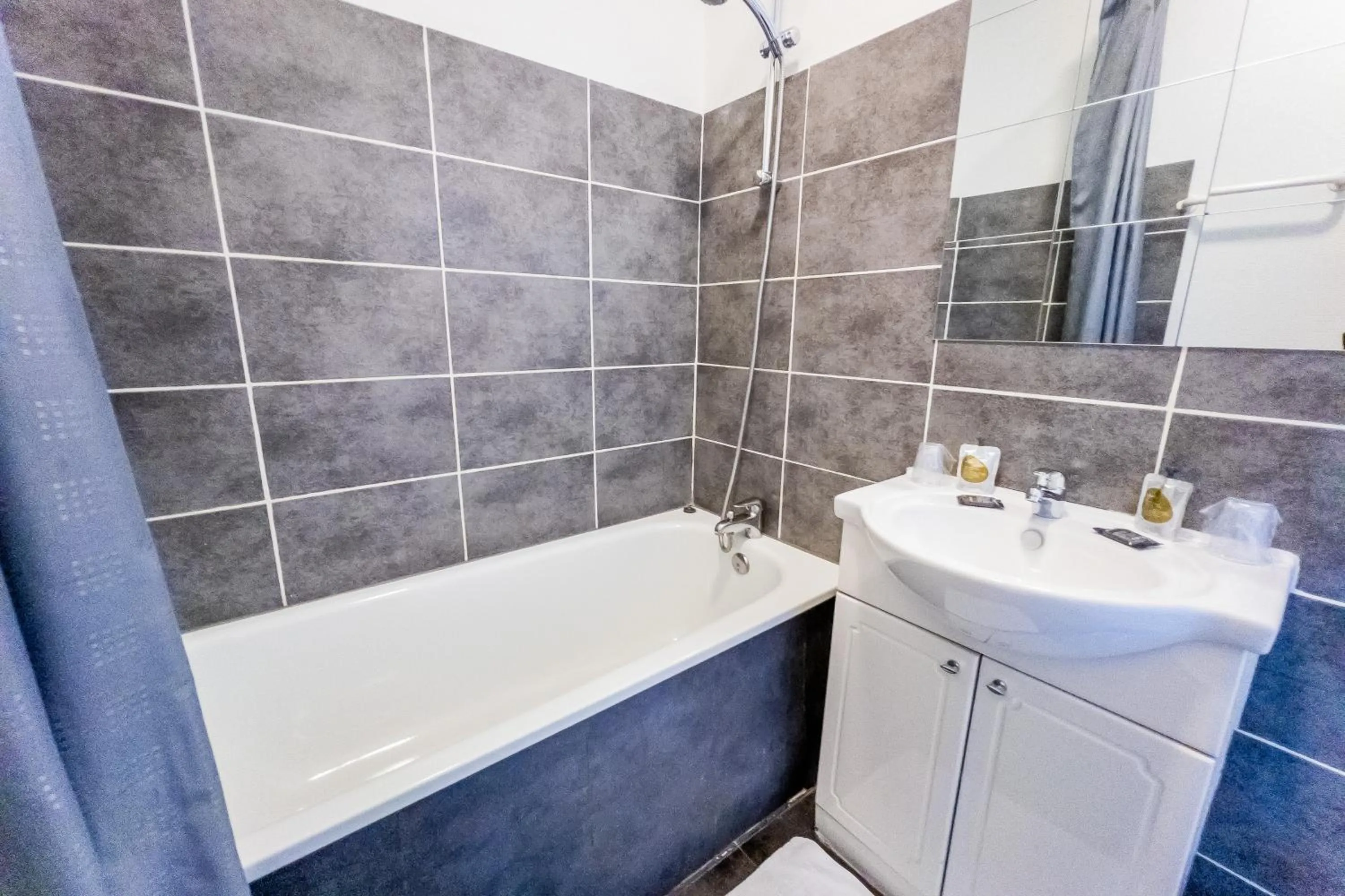 Bathroom in Hotel Joly