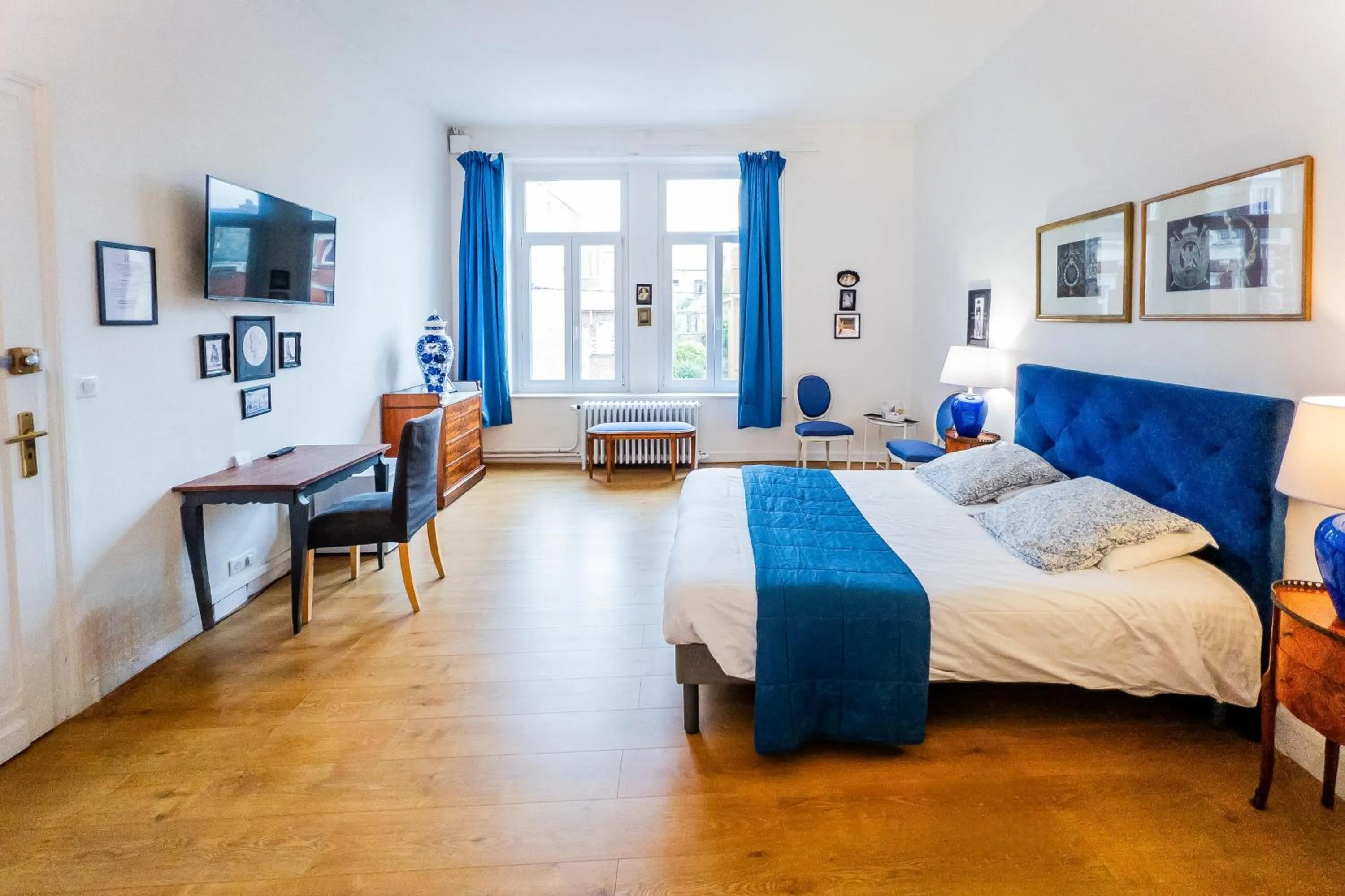 Photo of the whole room, Bed in Hotel Joly