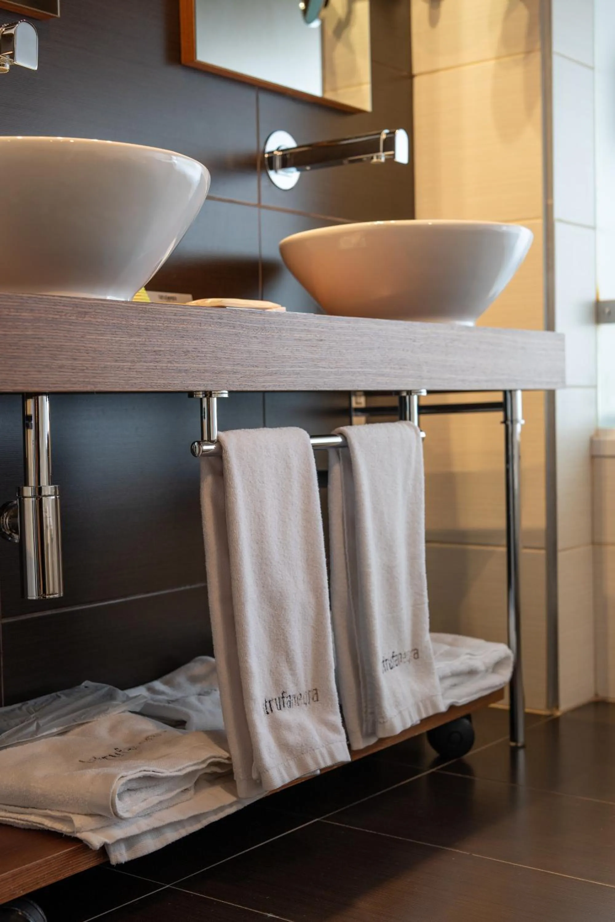 Bathroom, Bed in Hotel La Trufa Negra