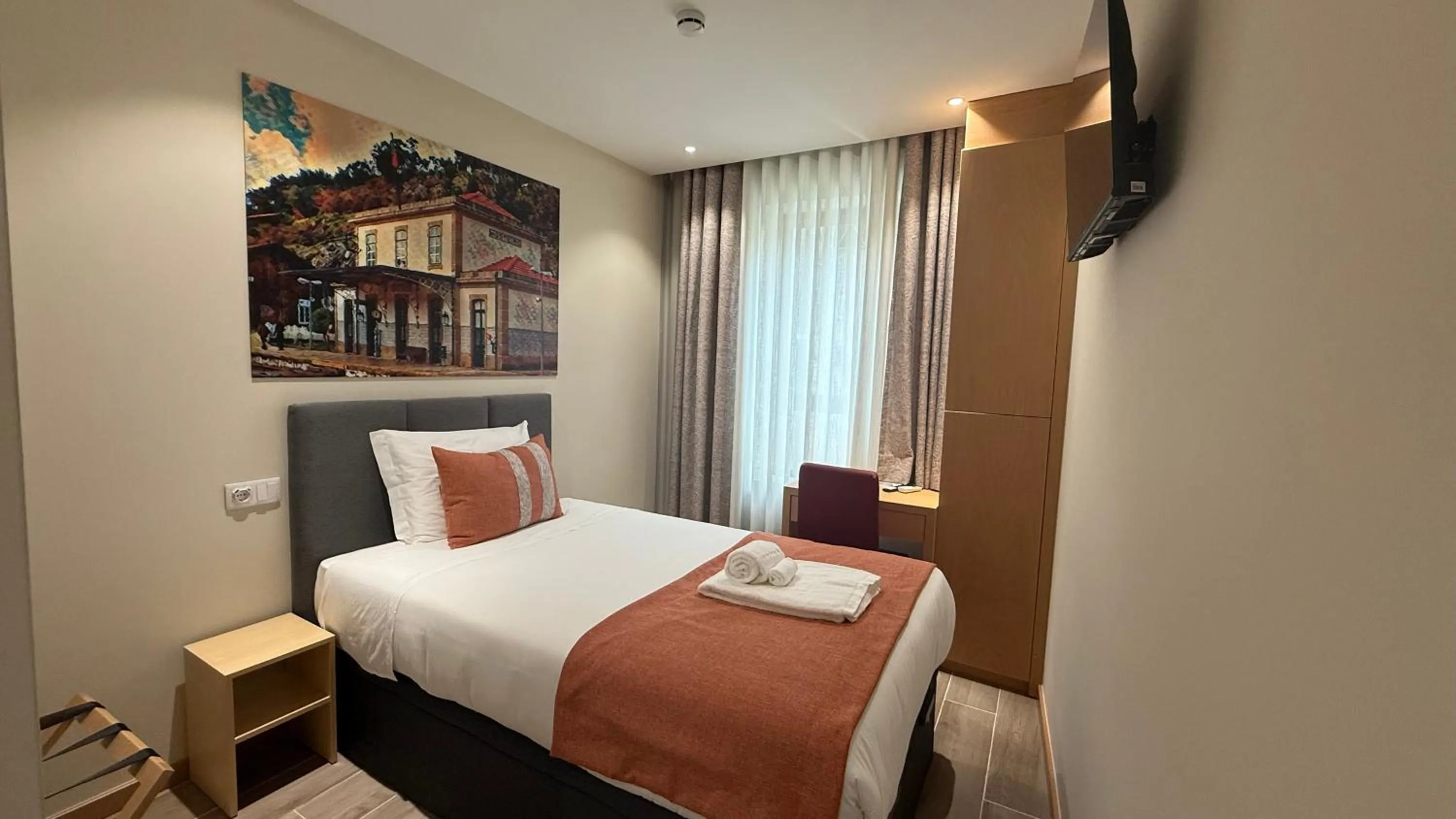 TV and multimedia, Bed in Oporto Station Hostel & Rooms