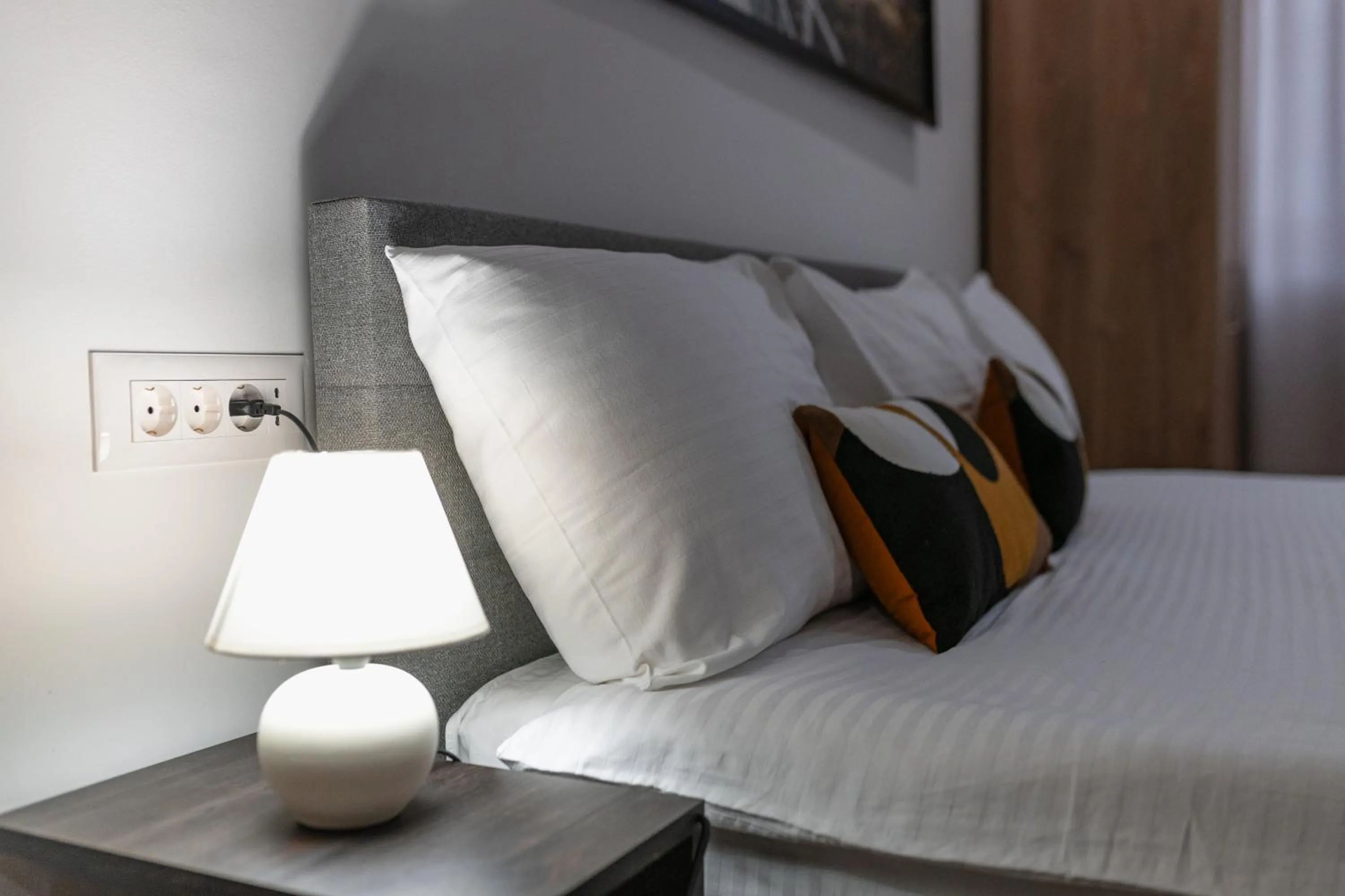 room service, Bed in Fera