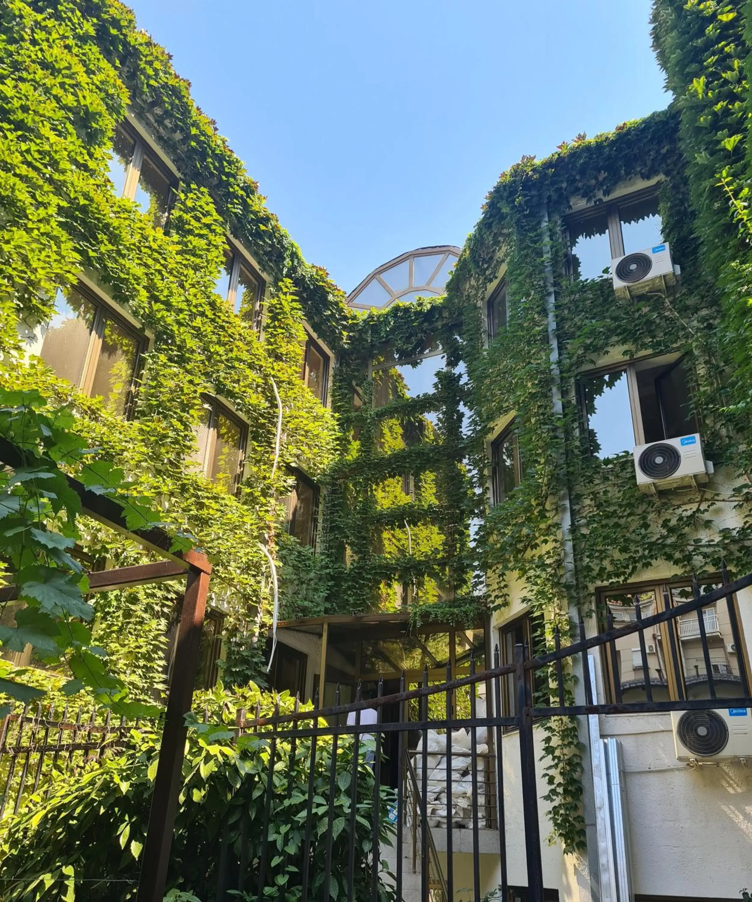 Property building in Fera Property building in Fera