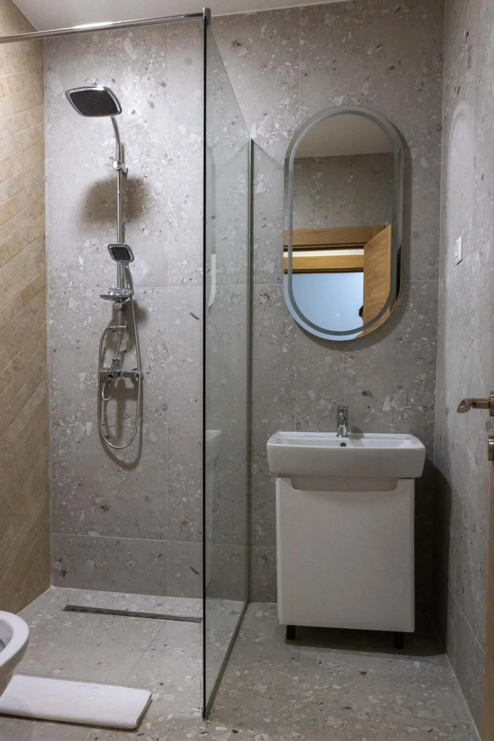 Shower in Fera Shower in Fera