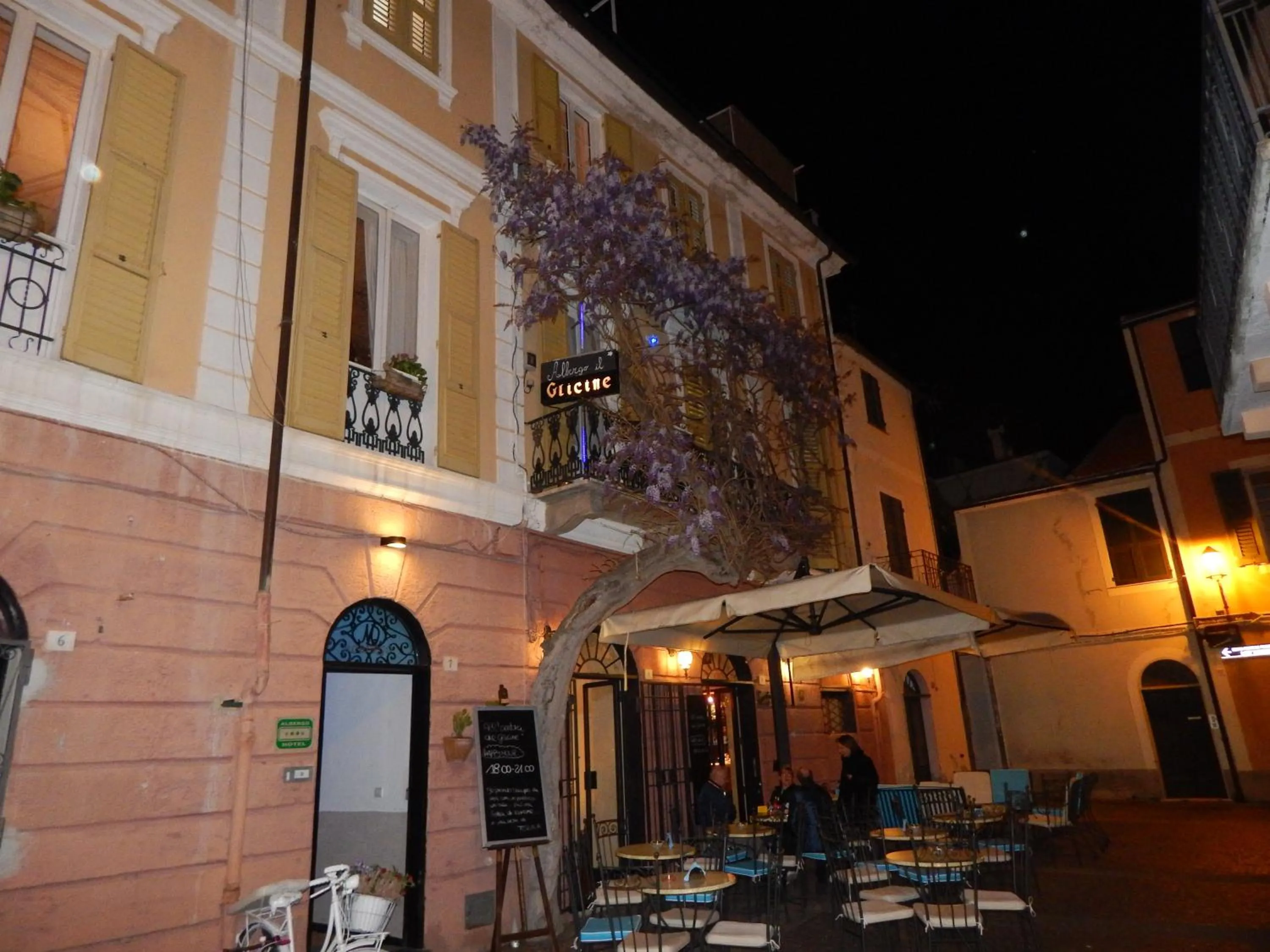 Facade/entrance in Hotel Glicine