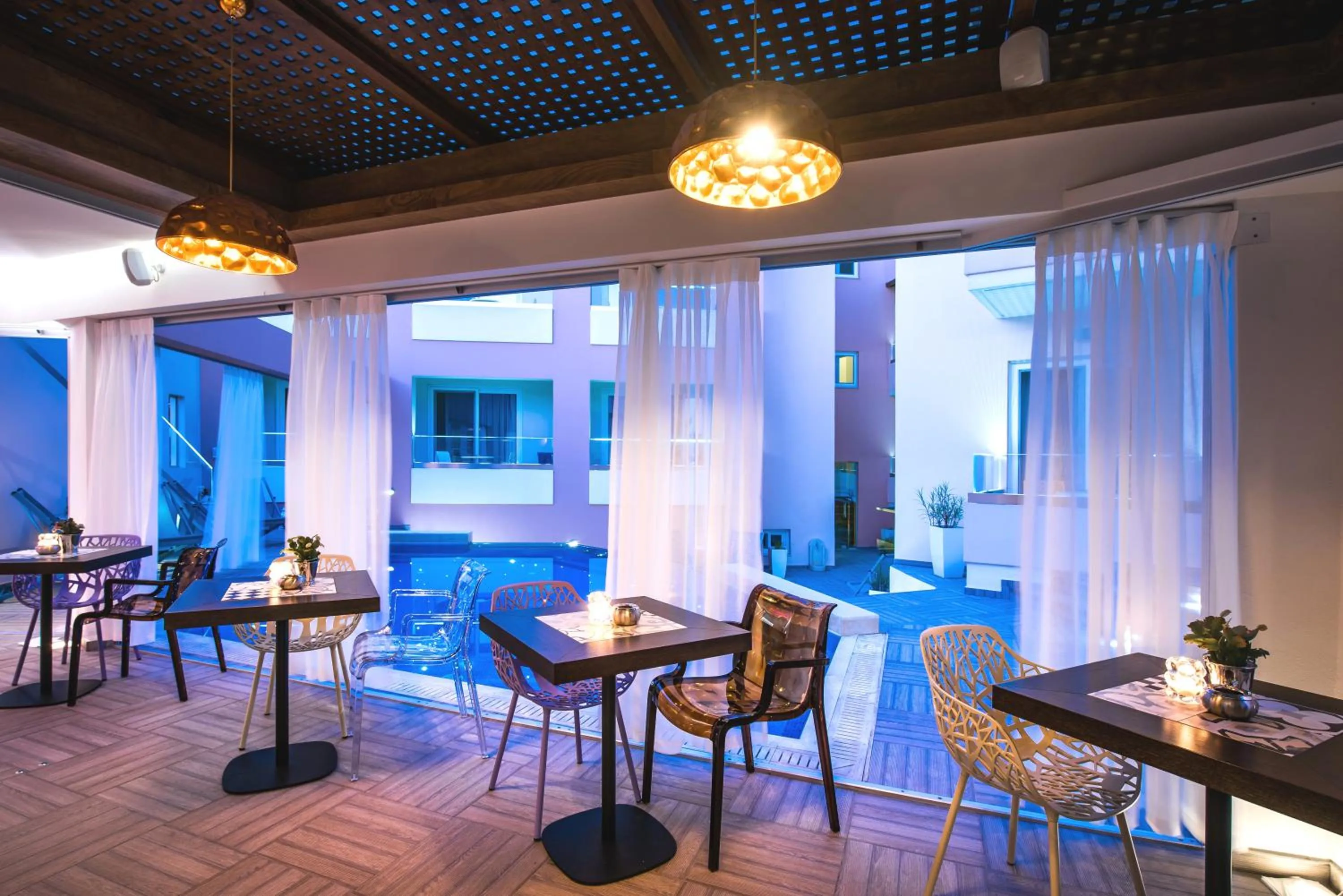 Restaurant/places to eat in Omiros Boutique Hotel (Adults Only)