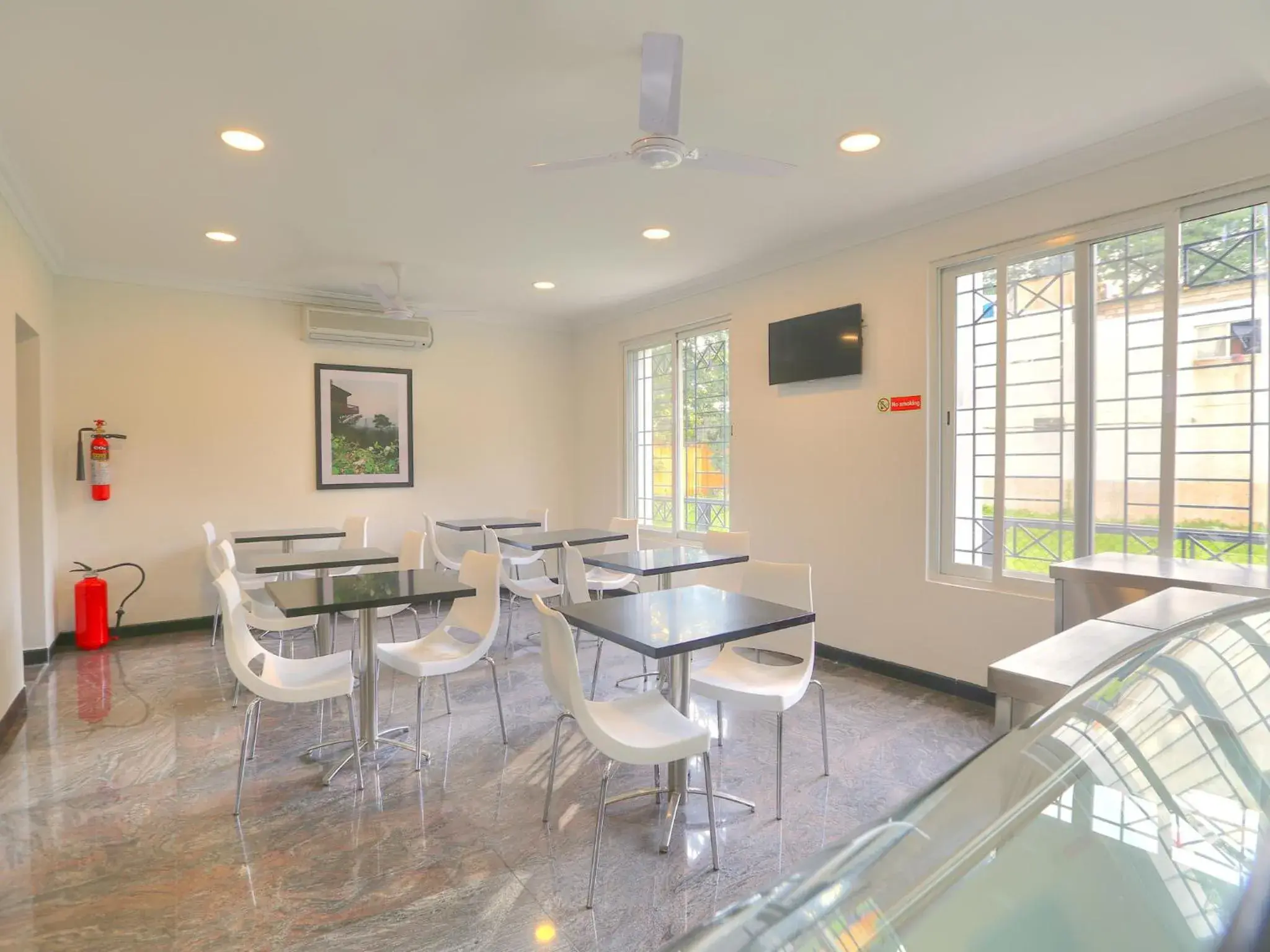 Restaurant/places to eat in Lilac Hotel 3rd Block Restaurant/places to eat in Lilac Hotel 3rd Block