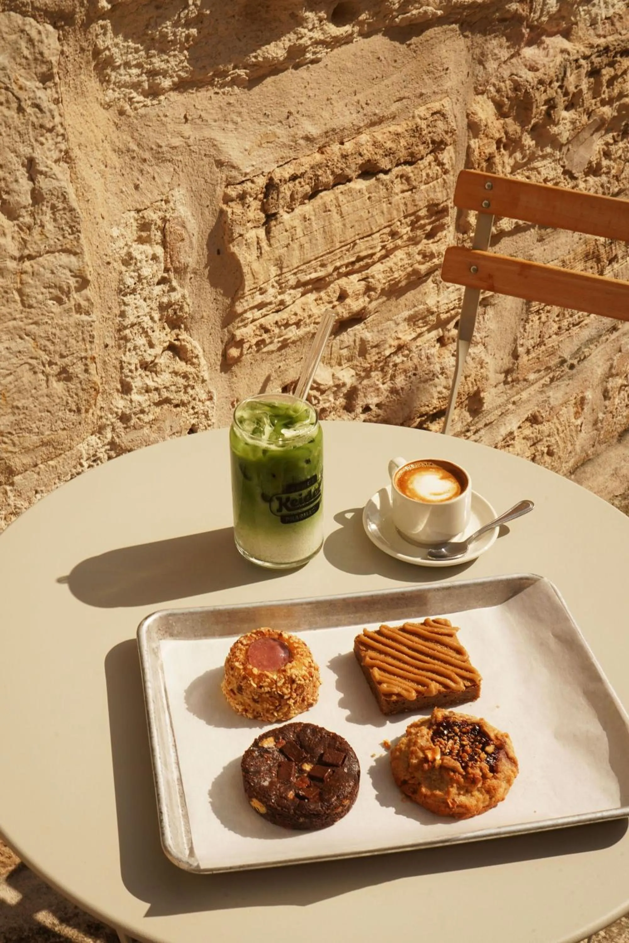 Restaurant/places to eat in Albert Hotel