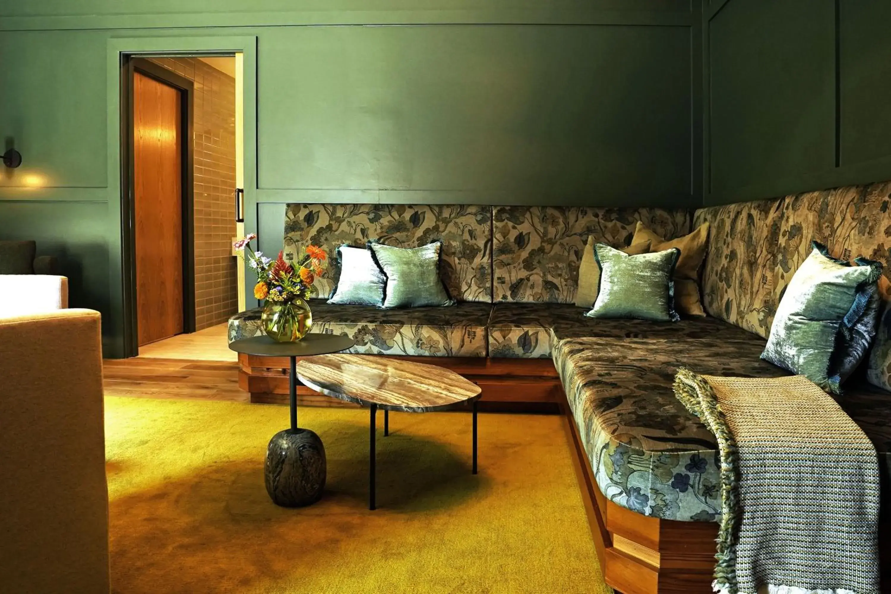 Deluxe Queen Suite in Albert Hotel Deluxe Queen Suite in Albert Hotel