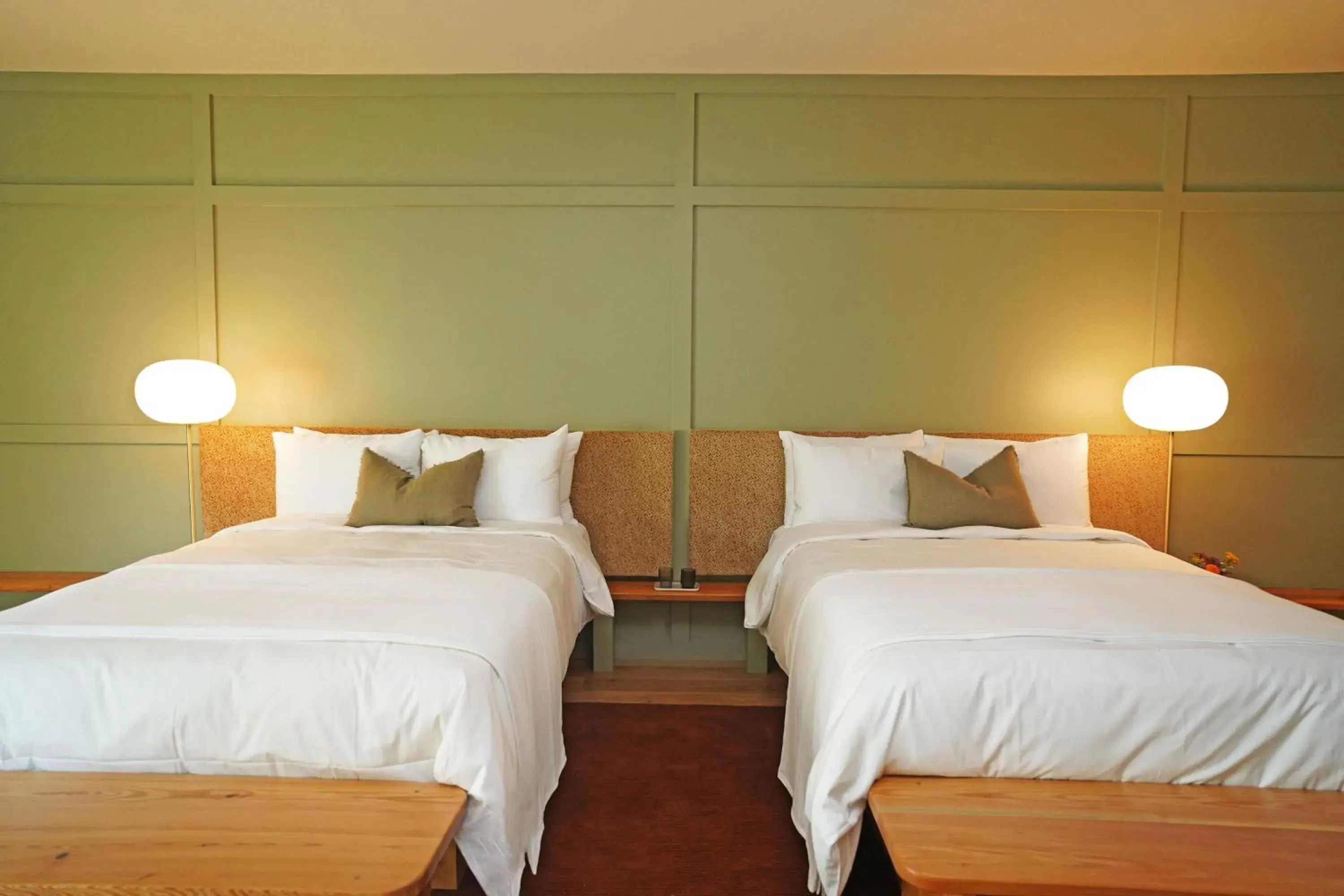 Deluxe Queen Room in Albert Hotel Deluxe Queen Room in Albert Hotel