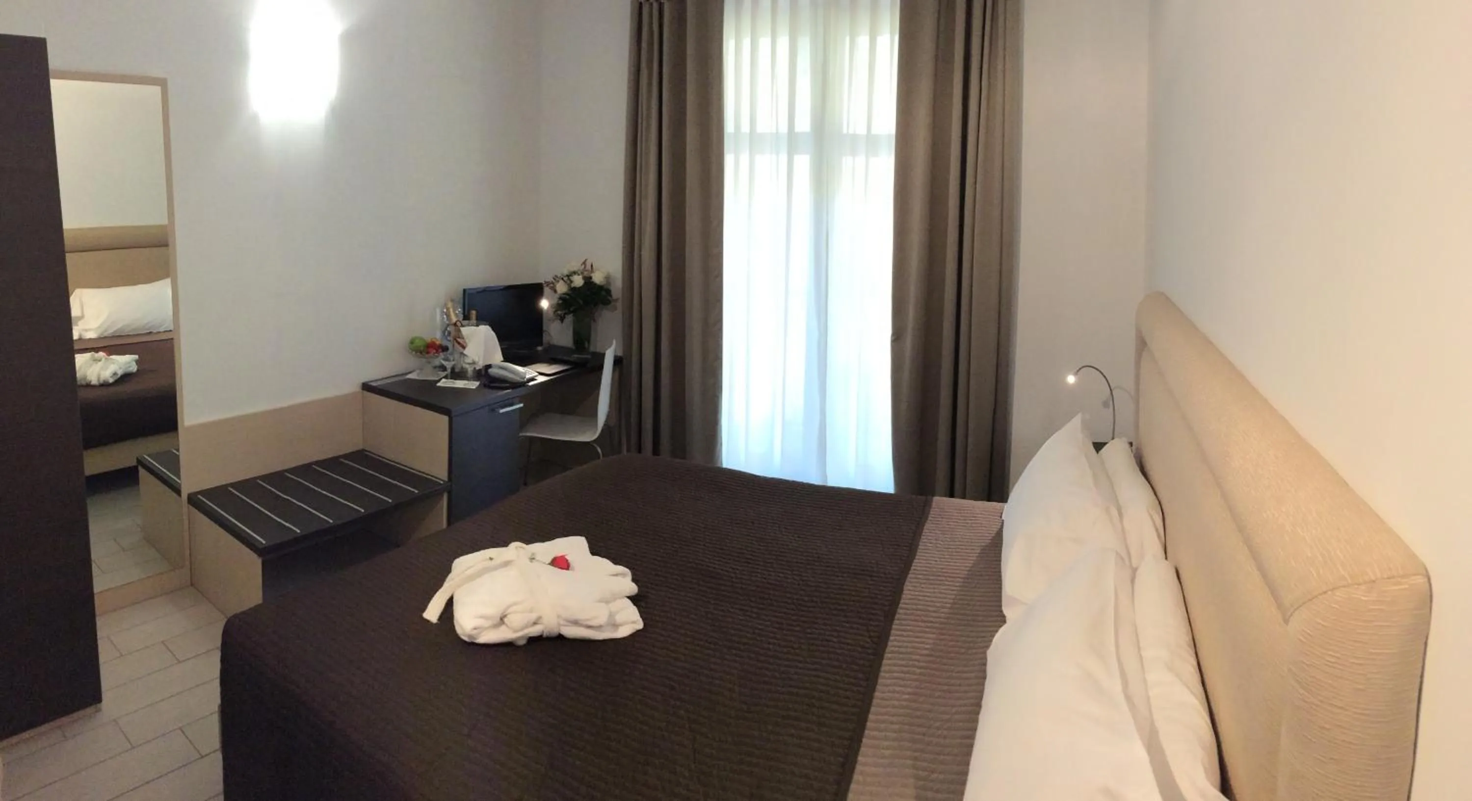 Balcony/Terrace, Bed in Hotel e trattoria San Giorgio