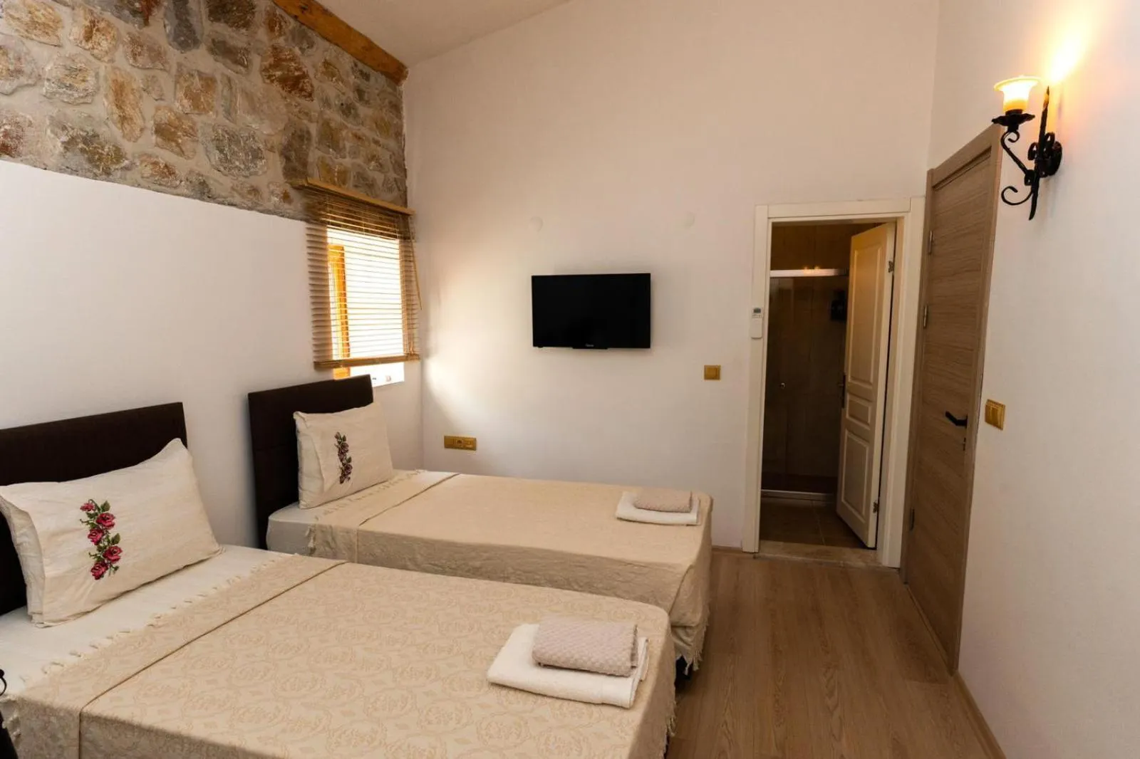 Photo of the whole room in Mogla Tashan Hotel