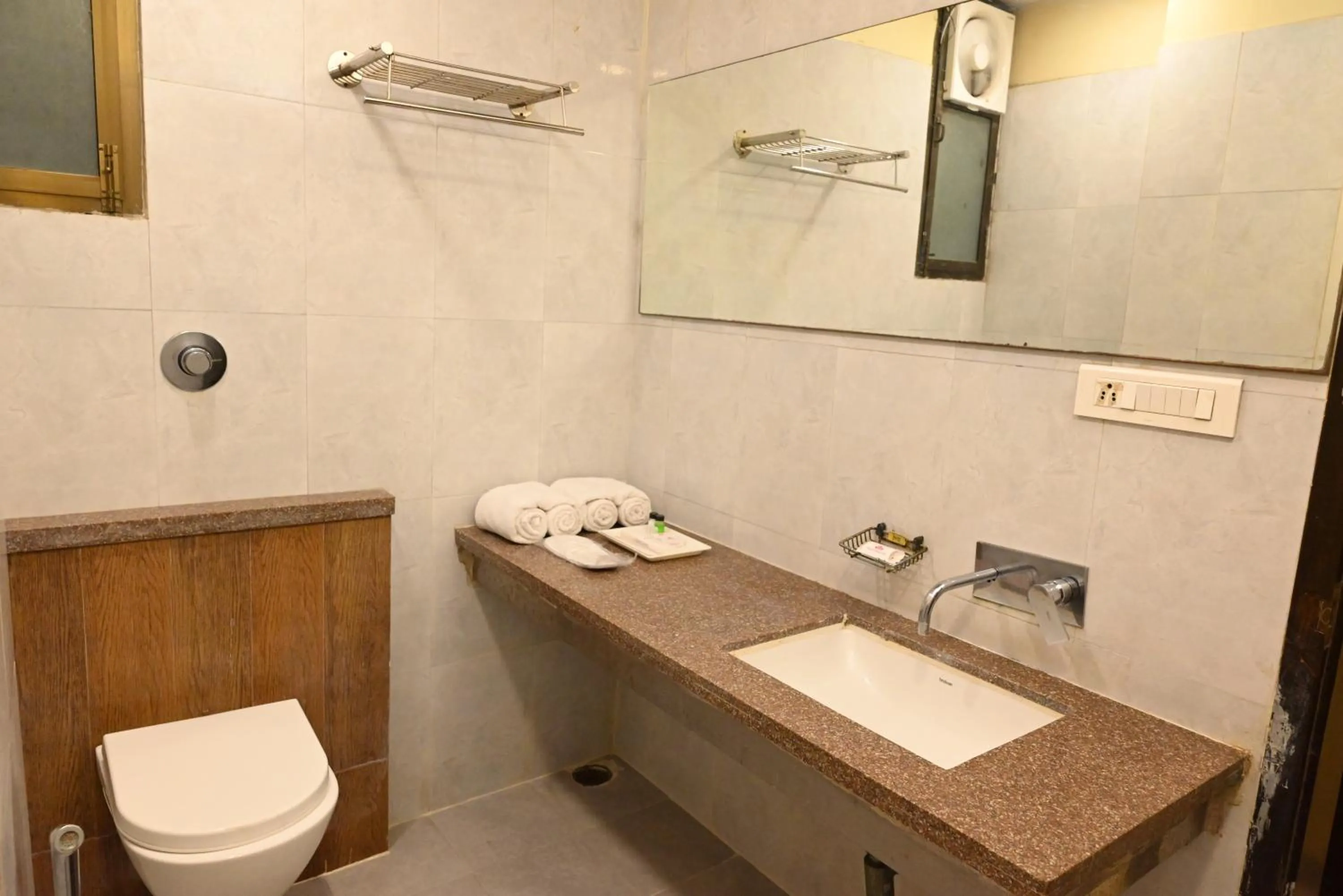 Toilet in Hotel Plaza Inn, Ajmer