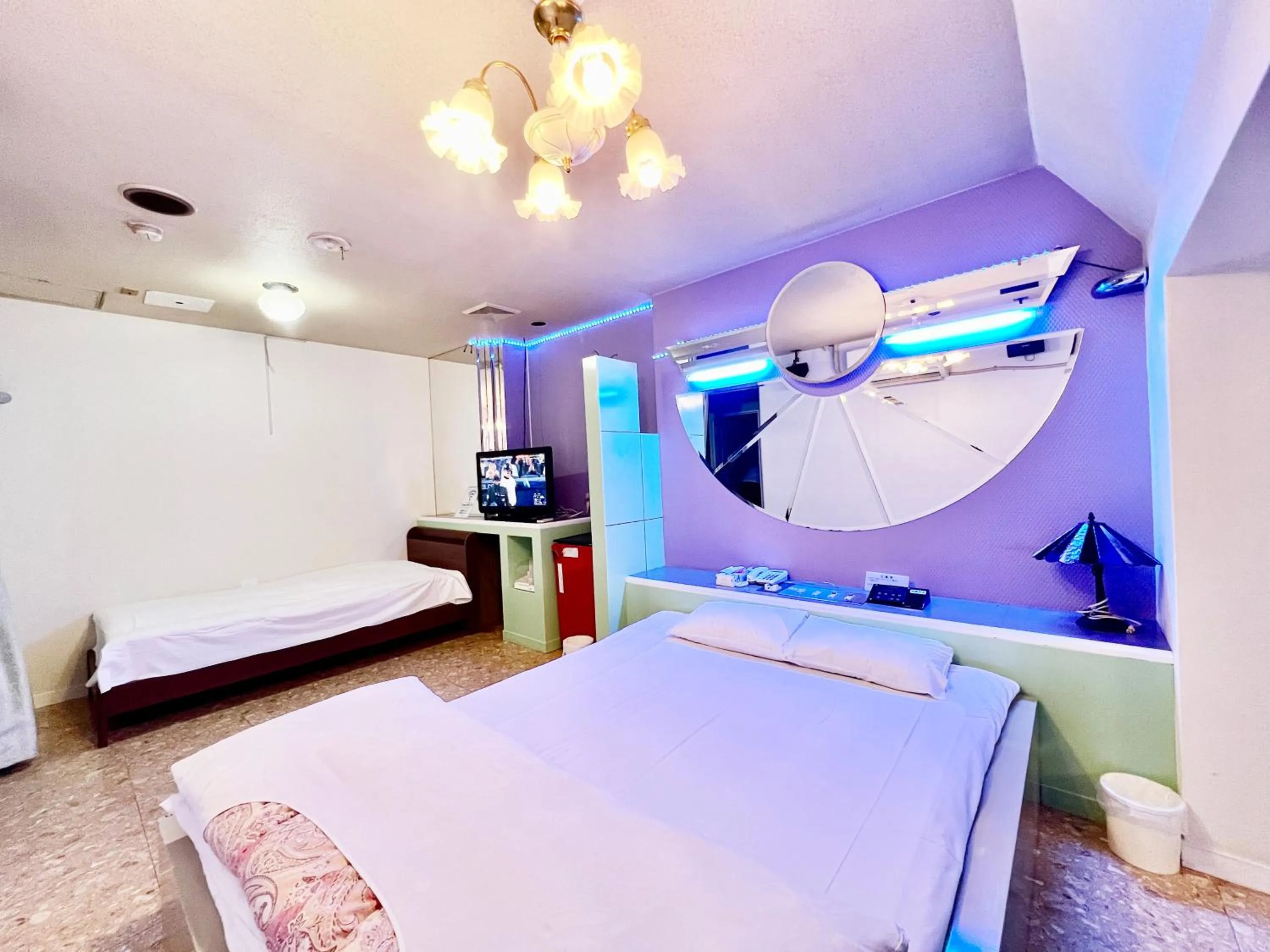 Photo of the whole room, Bed in Hotel 21