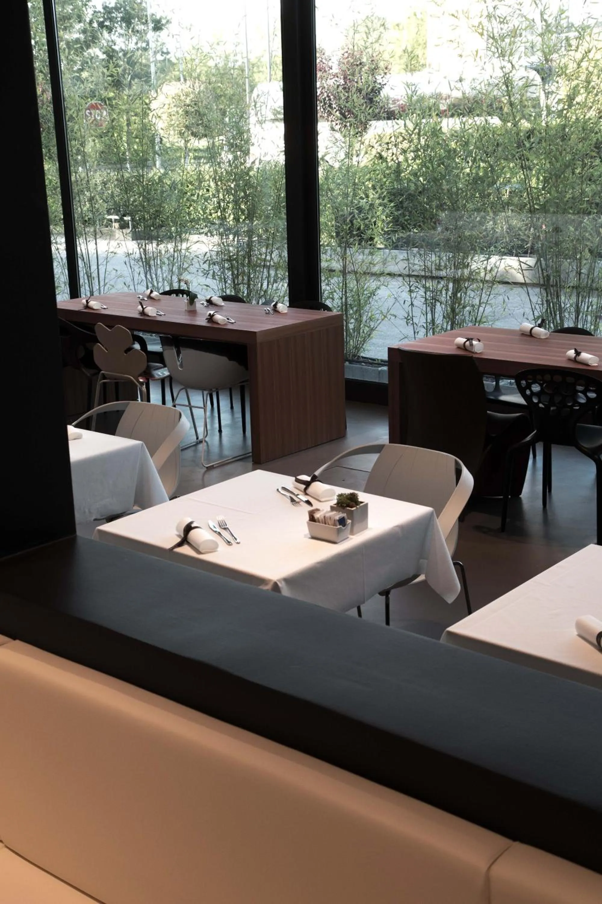 Restaurant/places to eat in Point Hotel