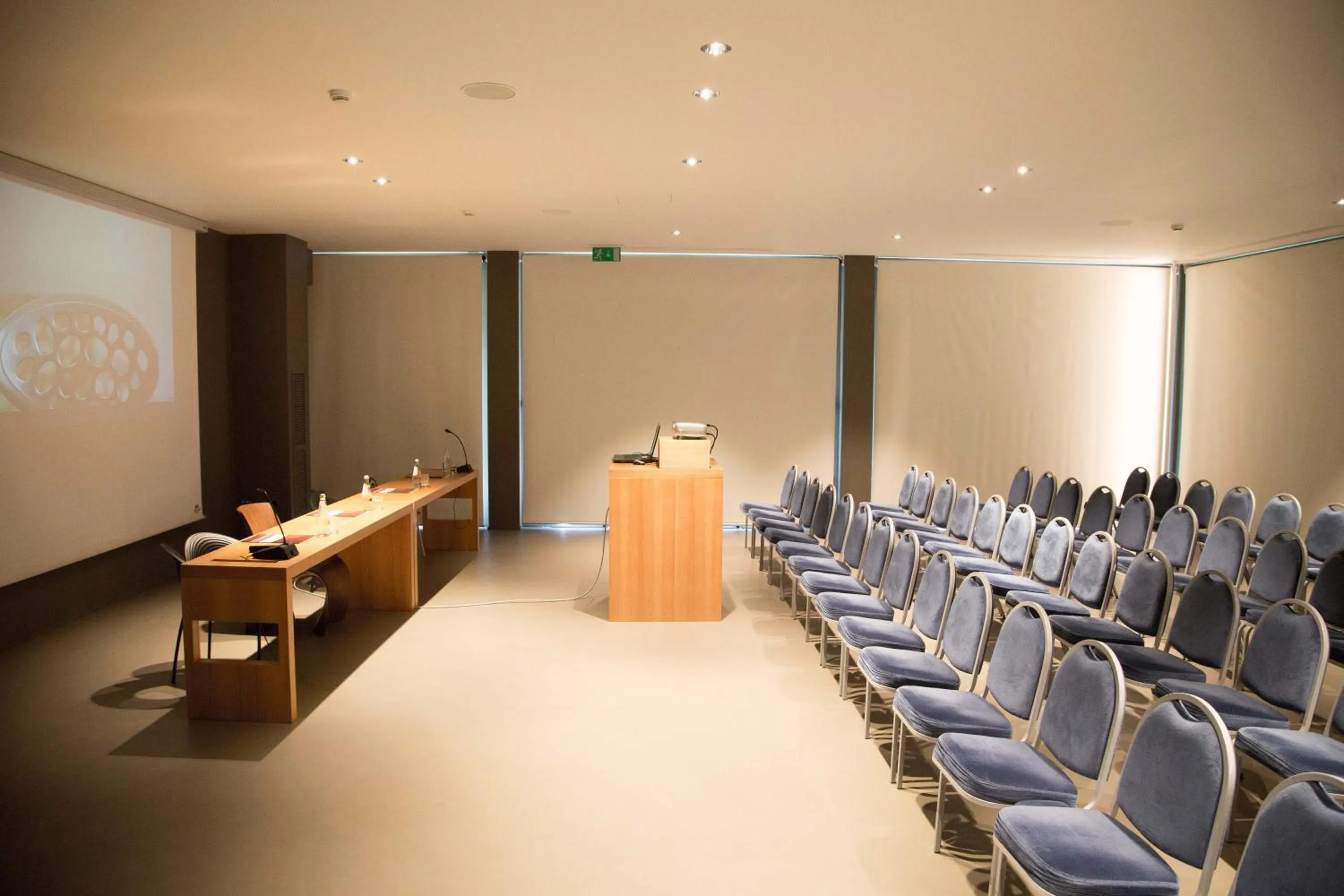 Business facilities in Point Hotel