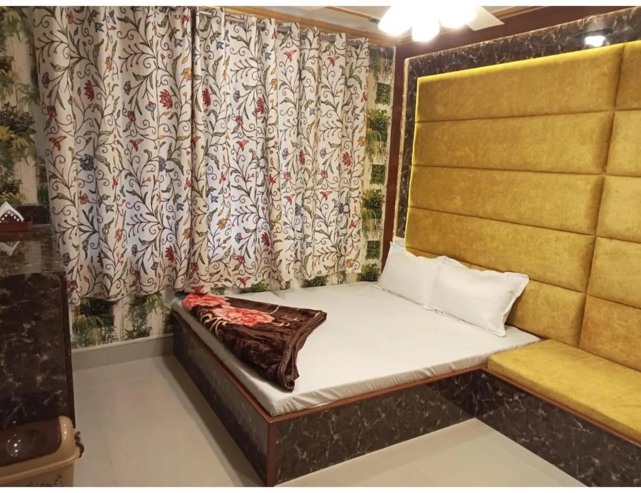 Bed in HOTEL ROOMA Srinagar