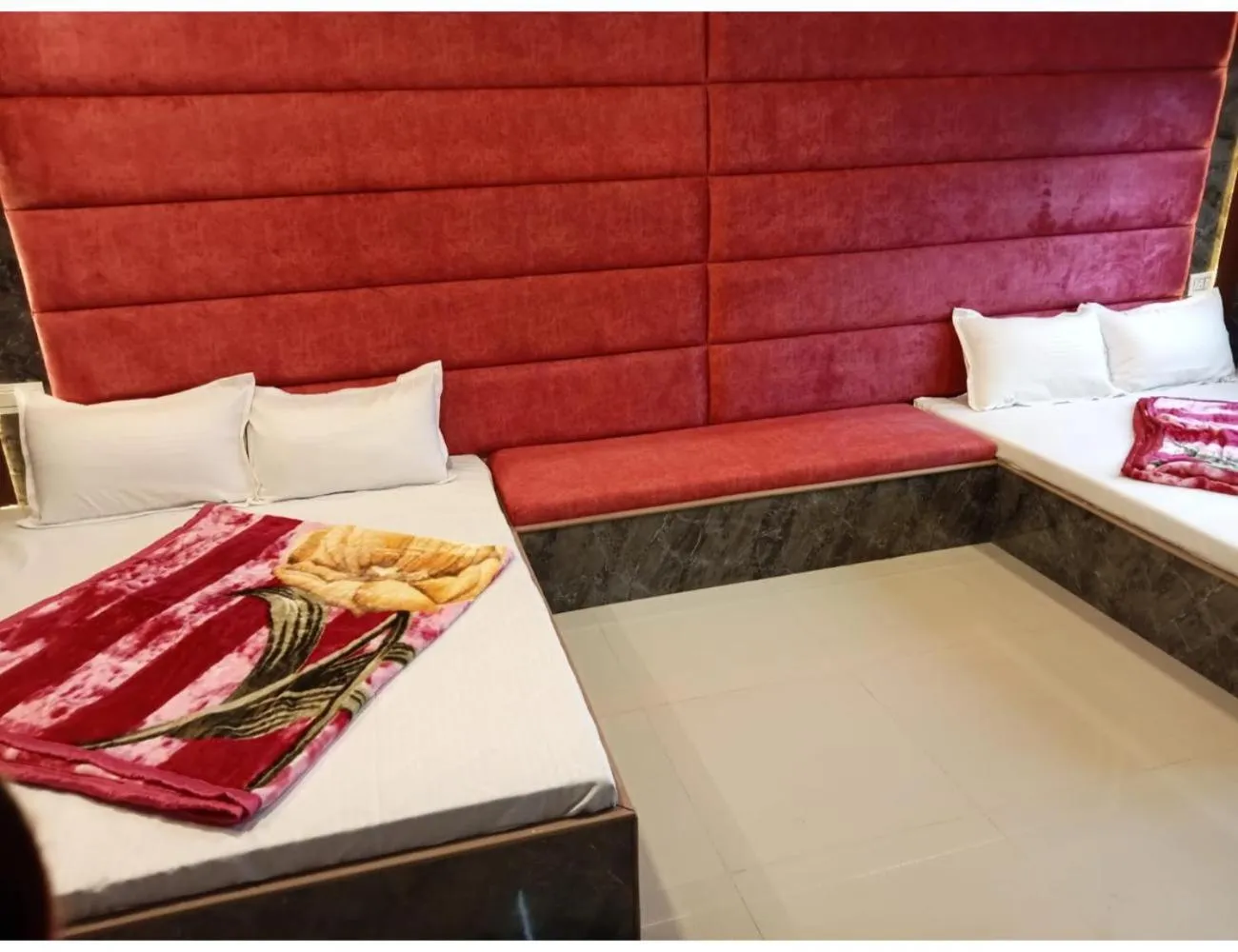 Bed in HOTEL ROOMA Srinagar