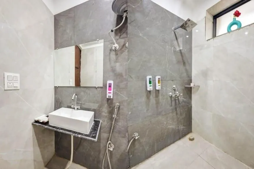 Shower in Hotel Golden Era-Near Shopprix Mall