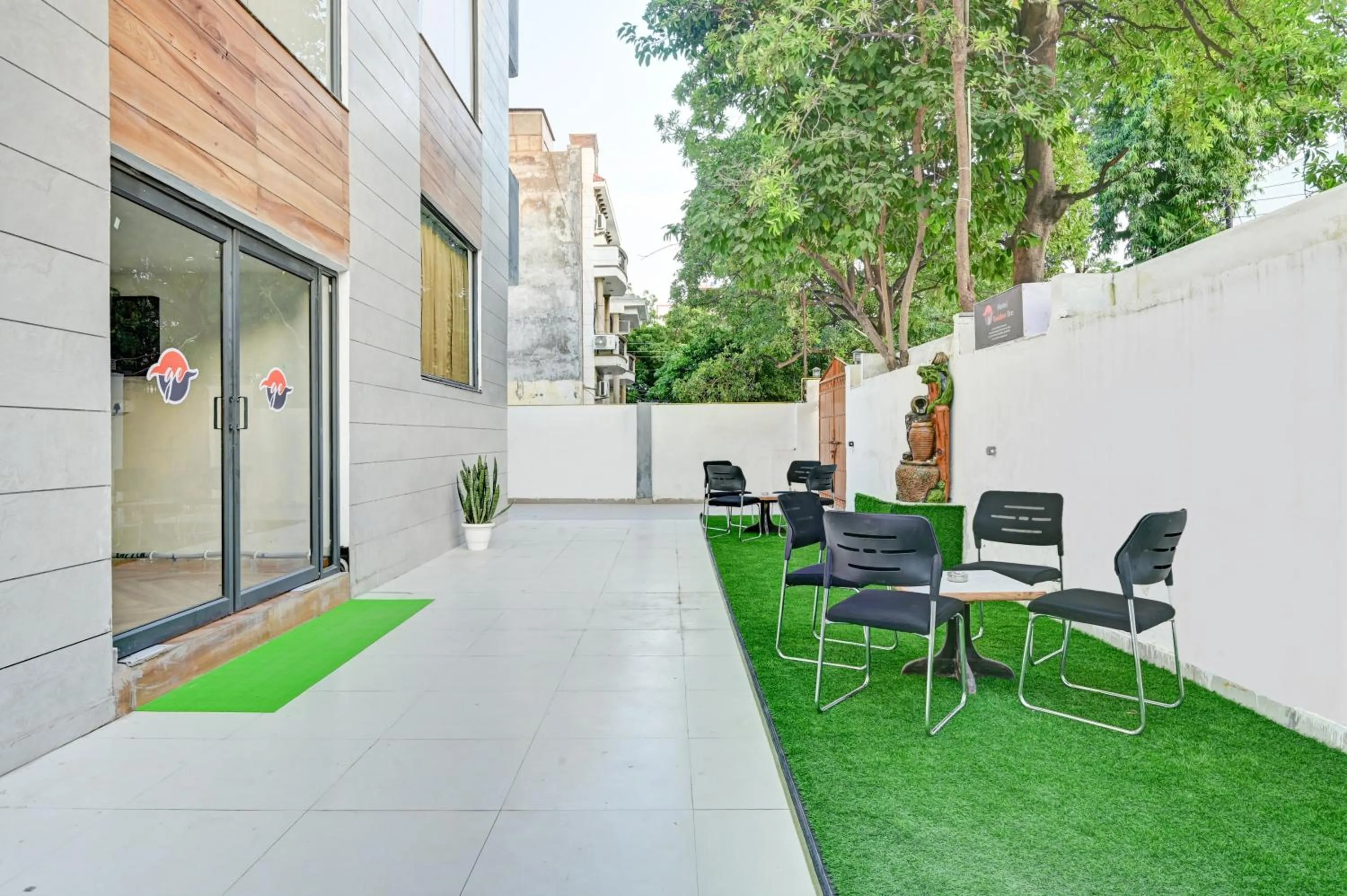 Day in Hotel Golden Era-Near Shopprix Mall