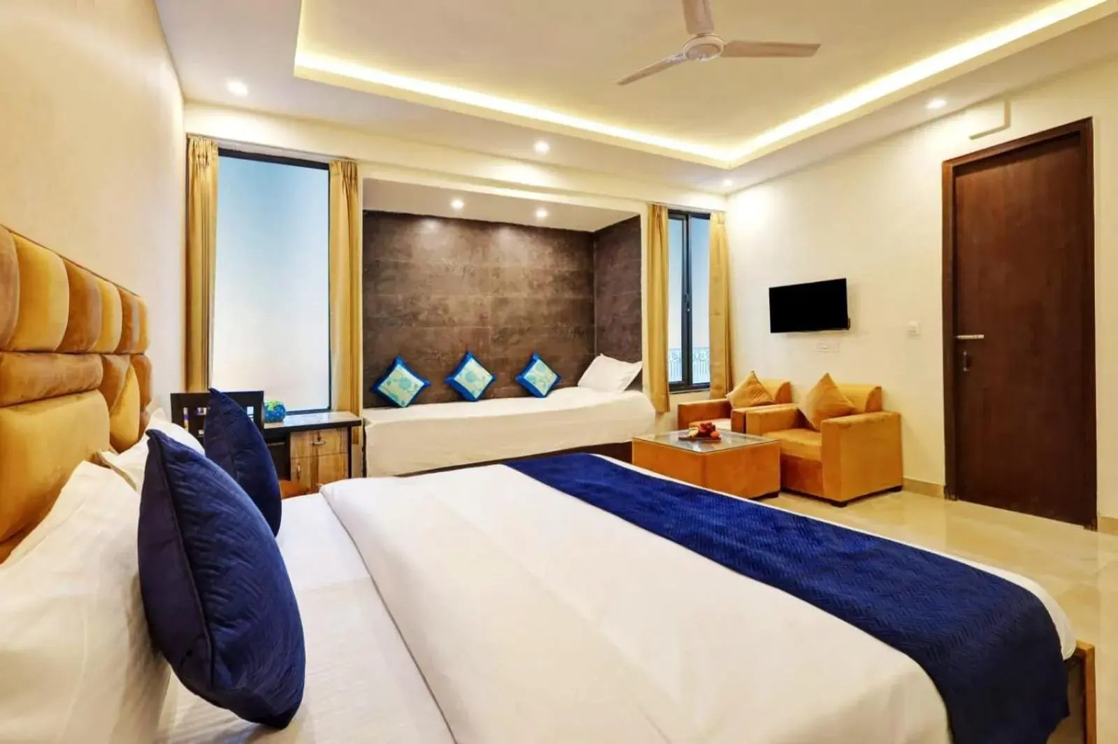 Communal lounge/ TV room, Bed in Hotel Golden Era-Near Shopprix Mall Communal lounge/ TV room, Bed in Hotel Golden Era-Near Shopprix Mall