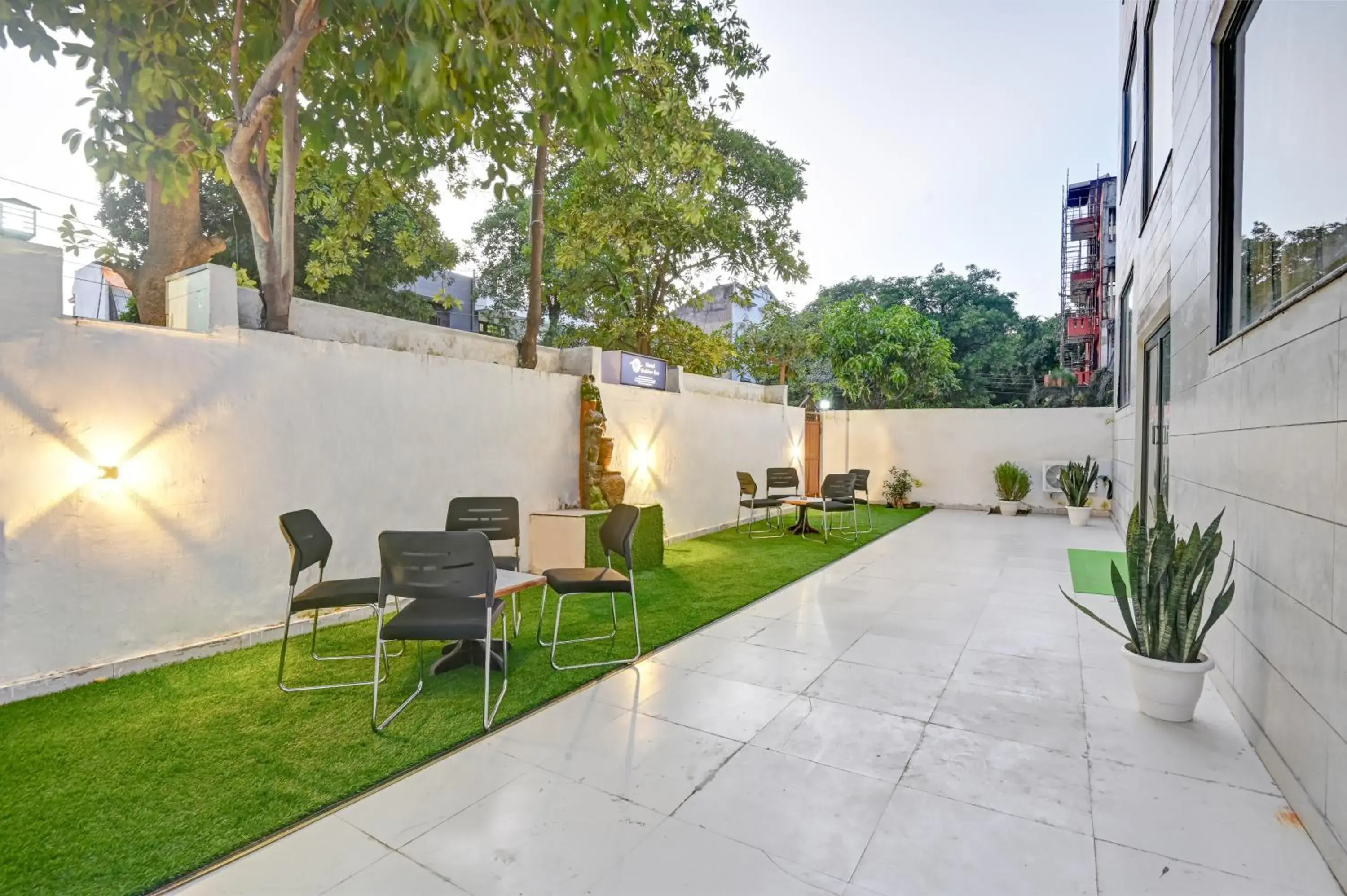 Property building in Hotel Golden Era-Near Shopprix Mall Property building in Hotel Golden Era-Near Shopprix Mall