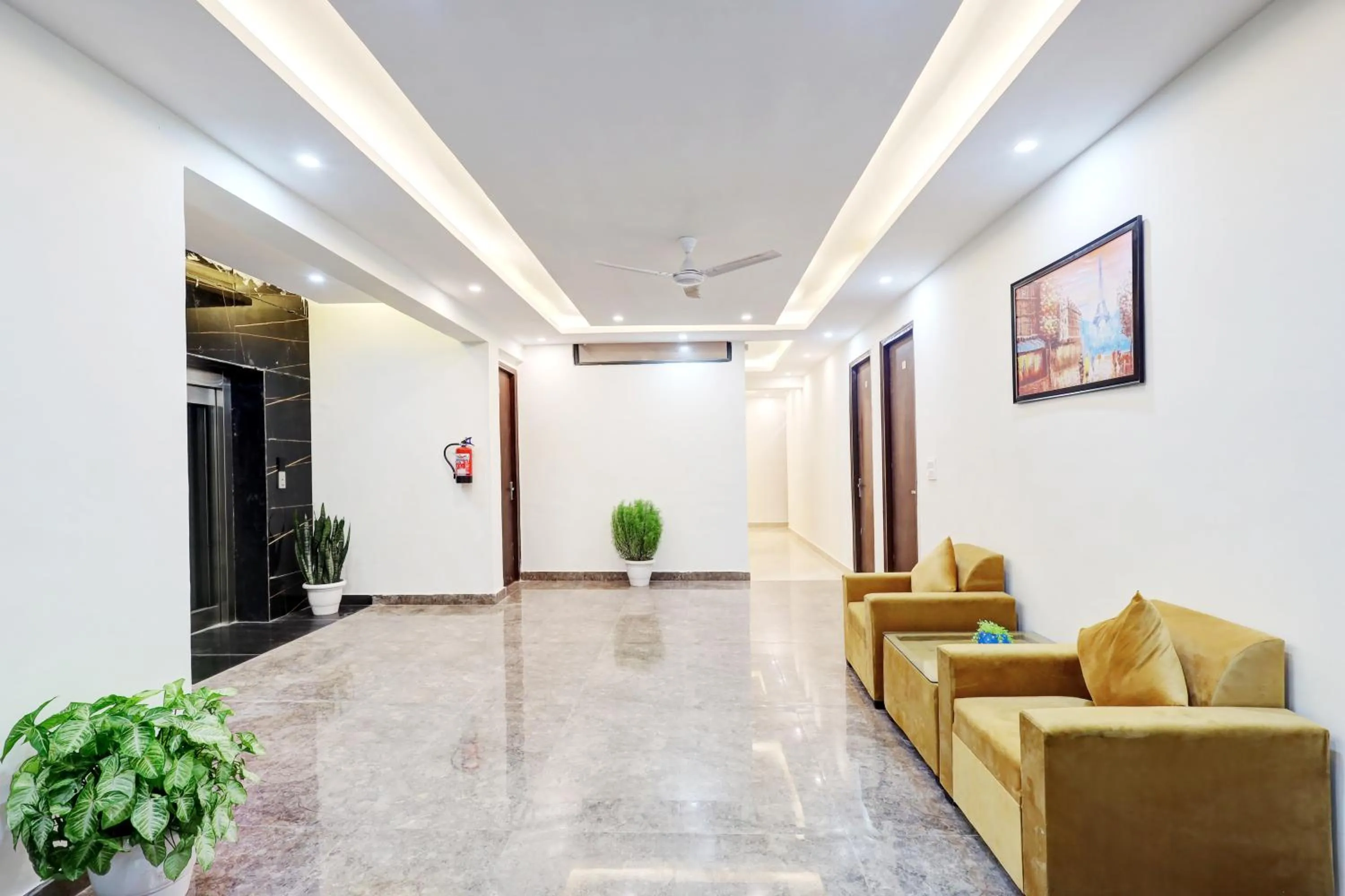 TV and multimedia in Hotel Golden Era-Near Shopprix Mall