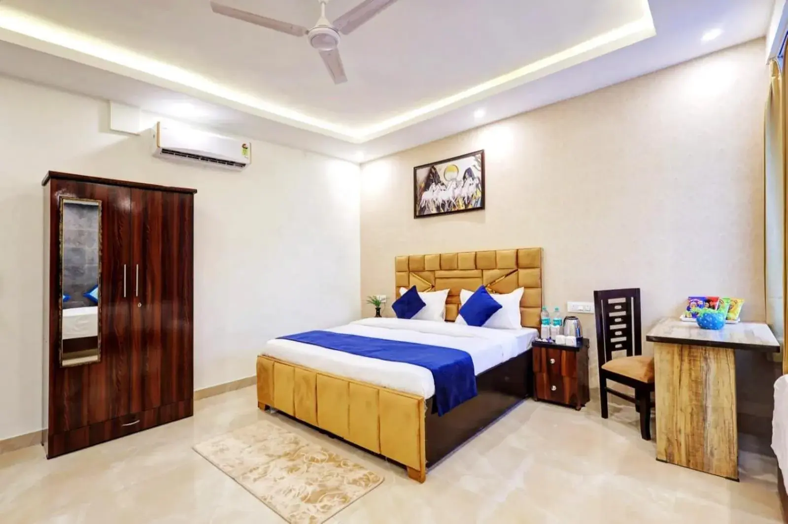 Bedroom, Bed in Hotel Golden Era-Near Shopprix Mall Bedroom, Bed in Hotel Golden Era-Near Shopprix Mall