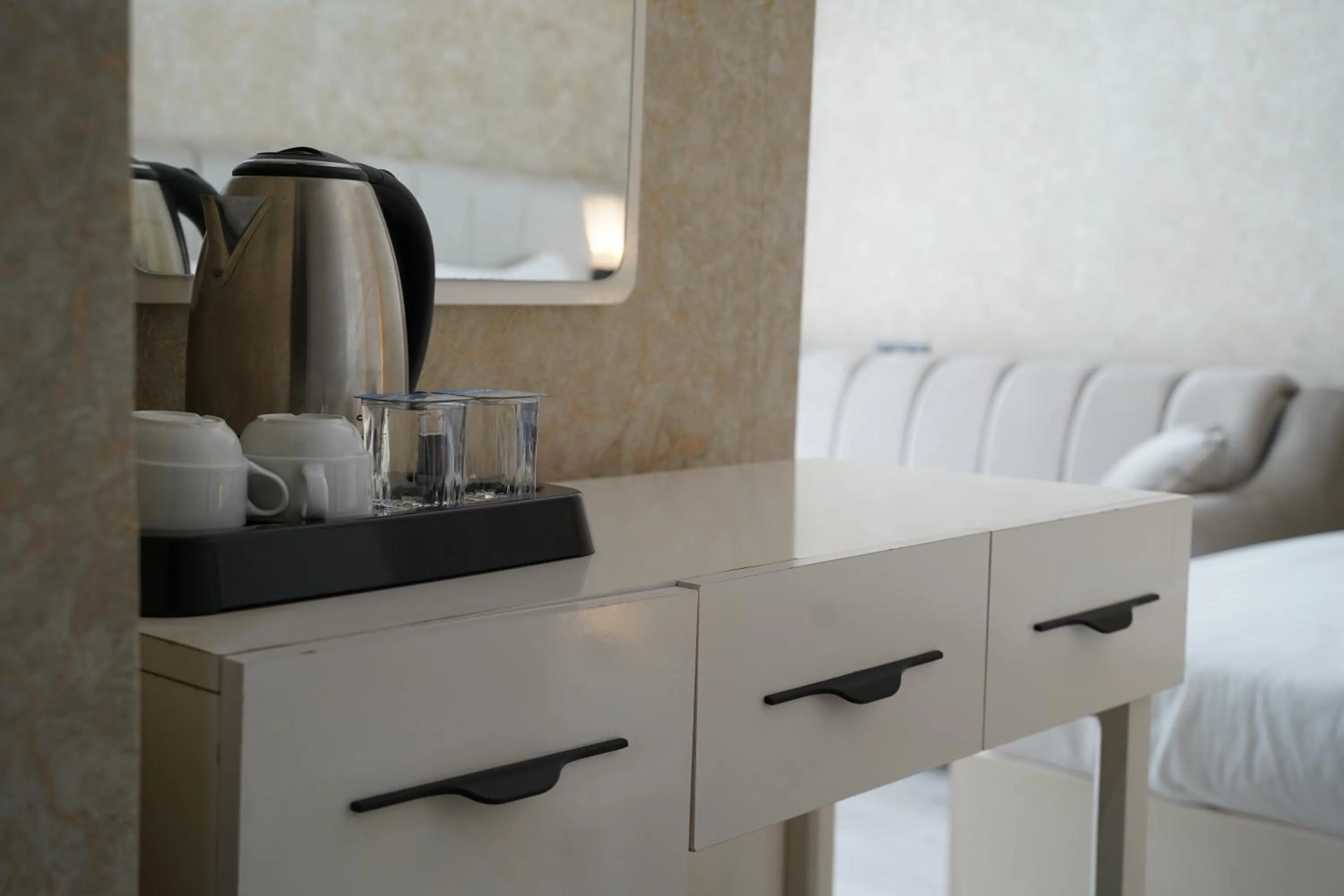 Coffee/tea facilities in Sword Suit Hotel