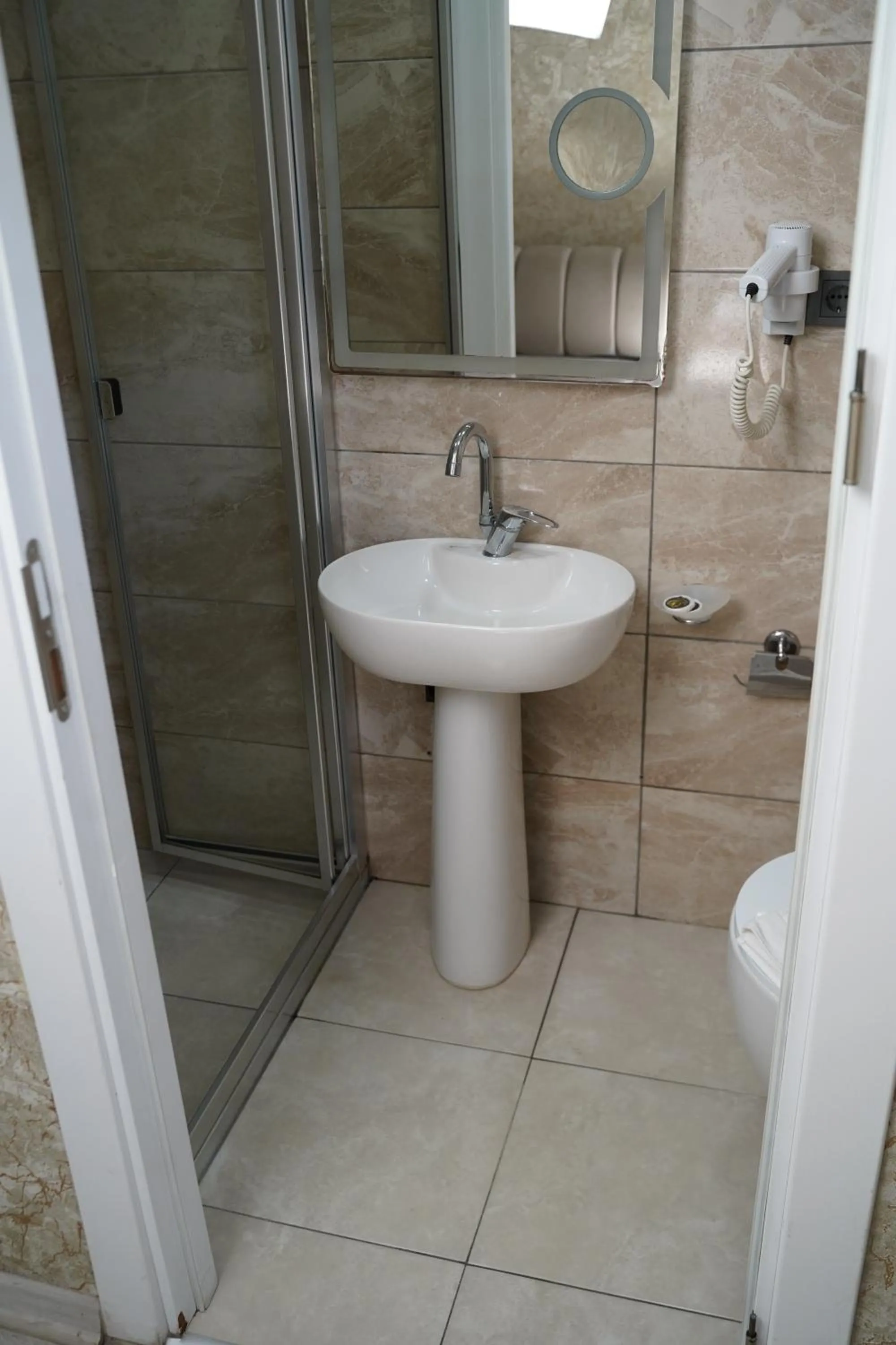 Toilet in Sword Suit Hotel