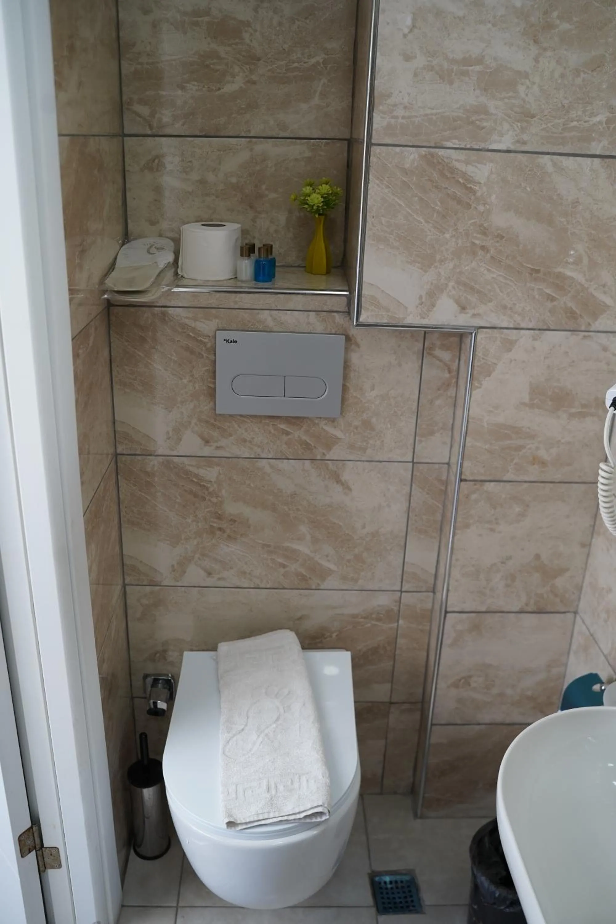 Toilet in Sword Suit Hotel