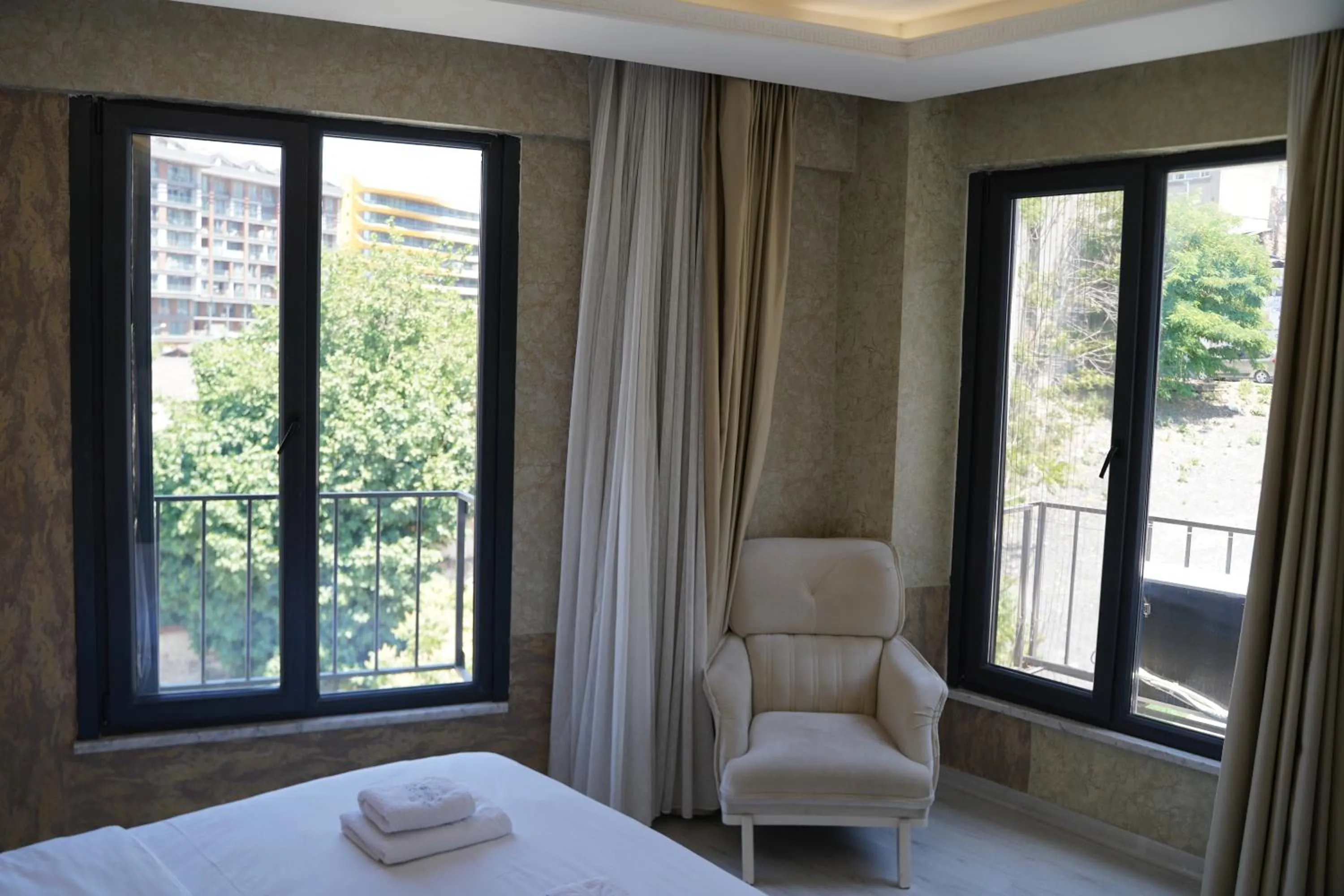 Living room, Bed in Sword Suit Hotel