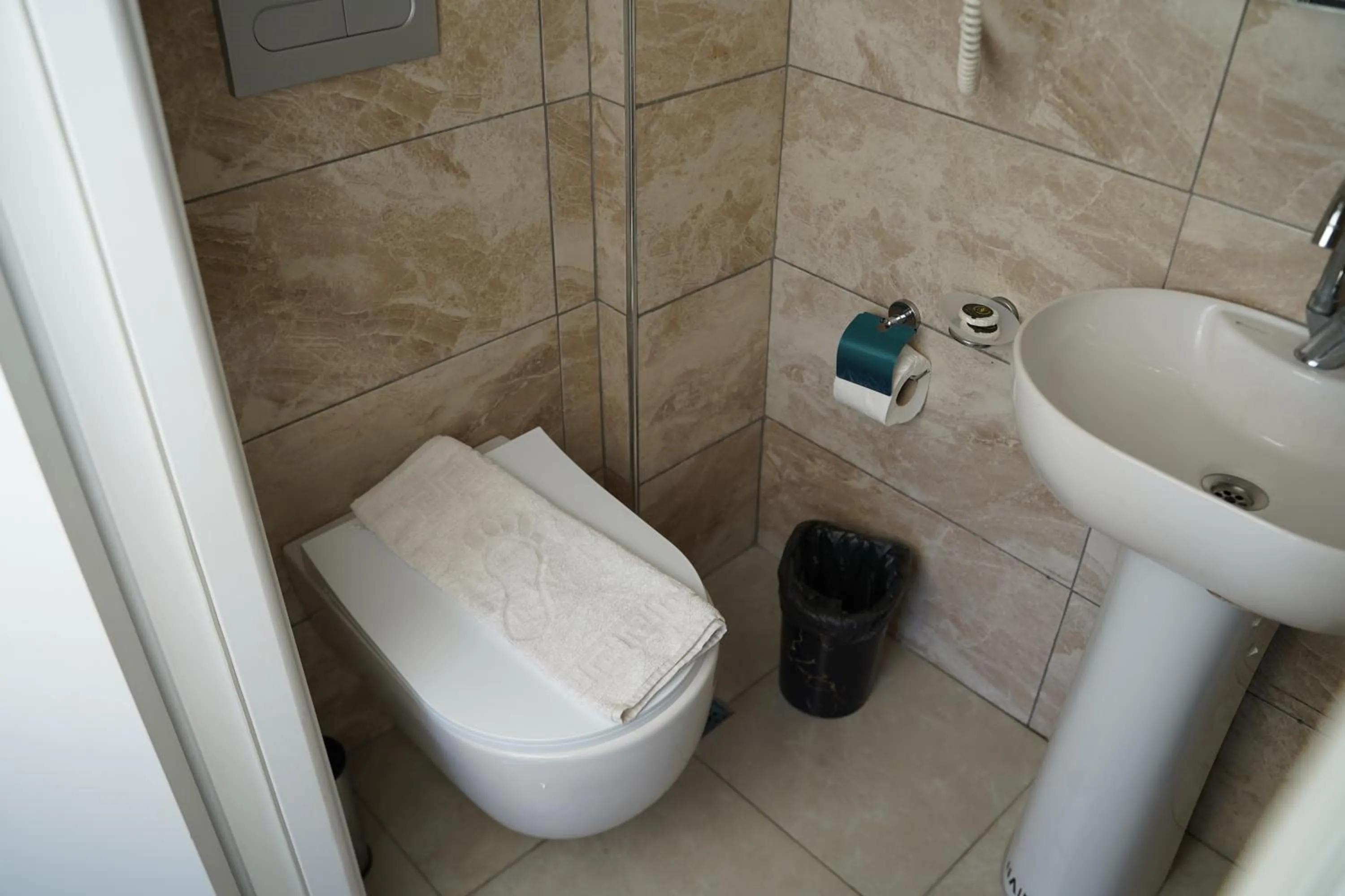 Toilet in Sword Suit Hotel