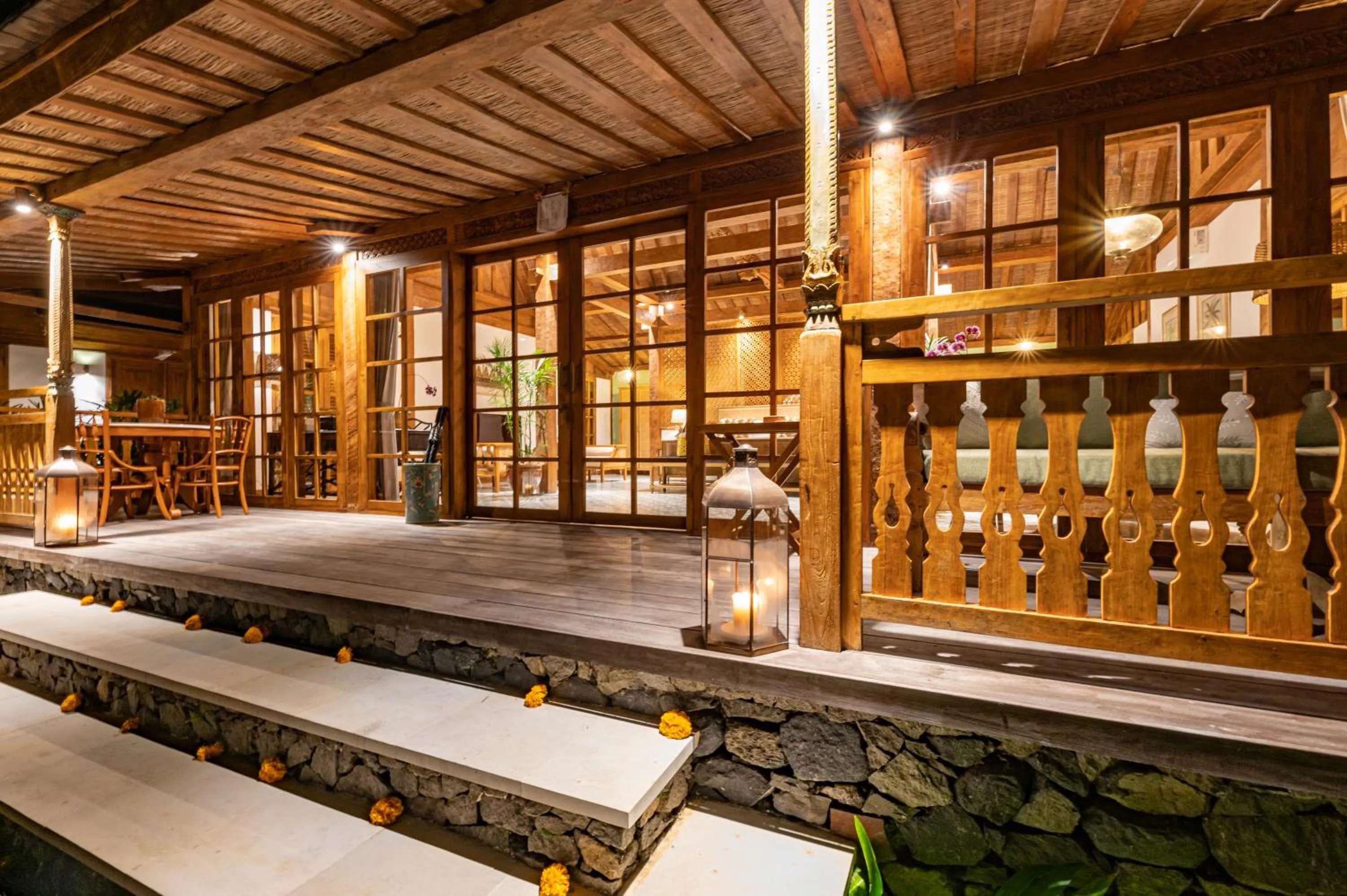 Property building in Umah Lusa