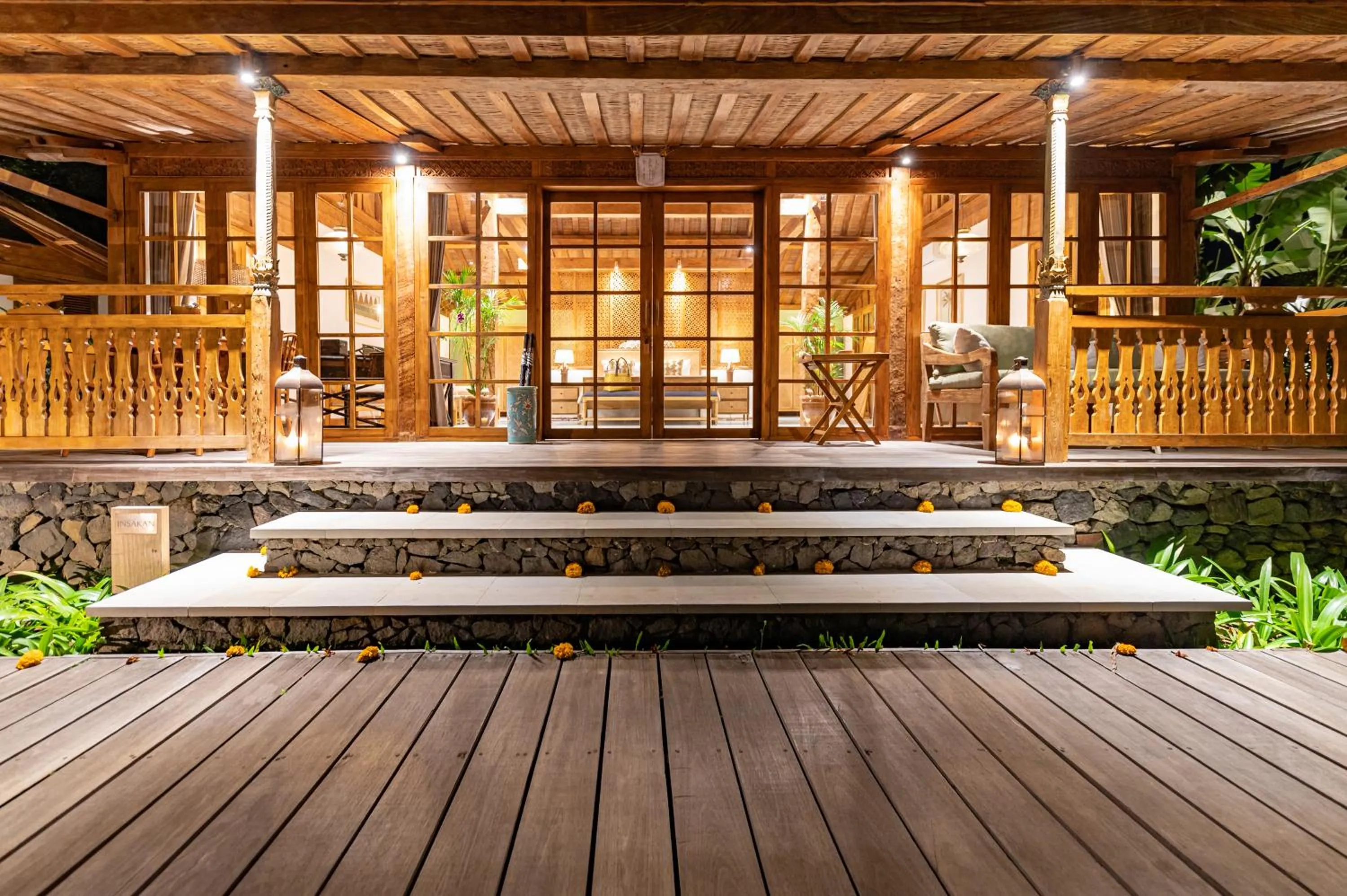 Property building in Umah Lusa