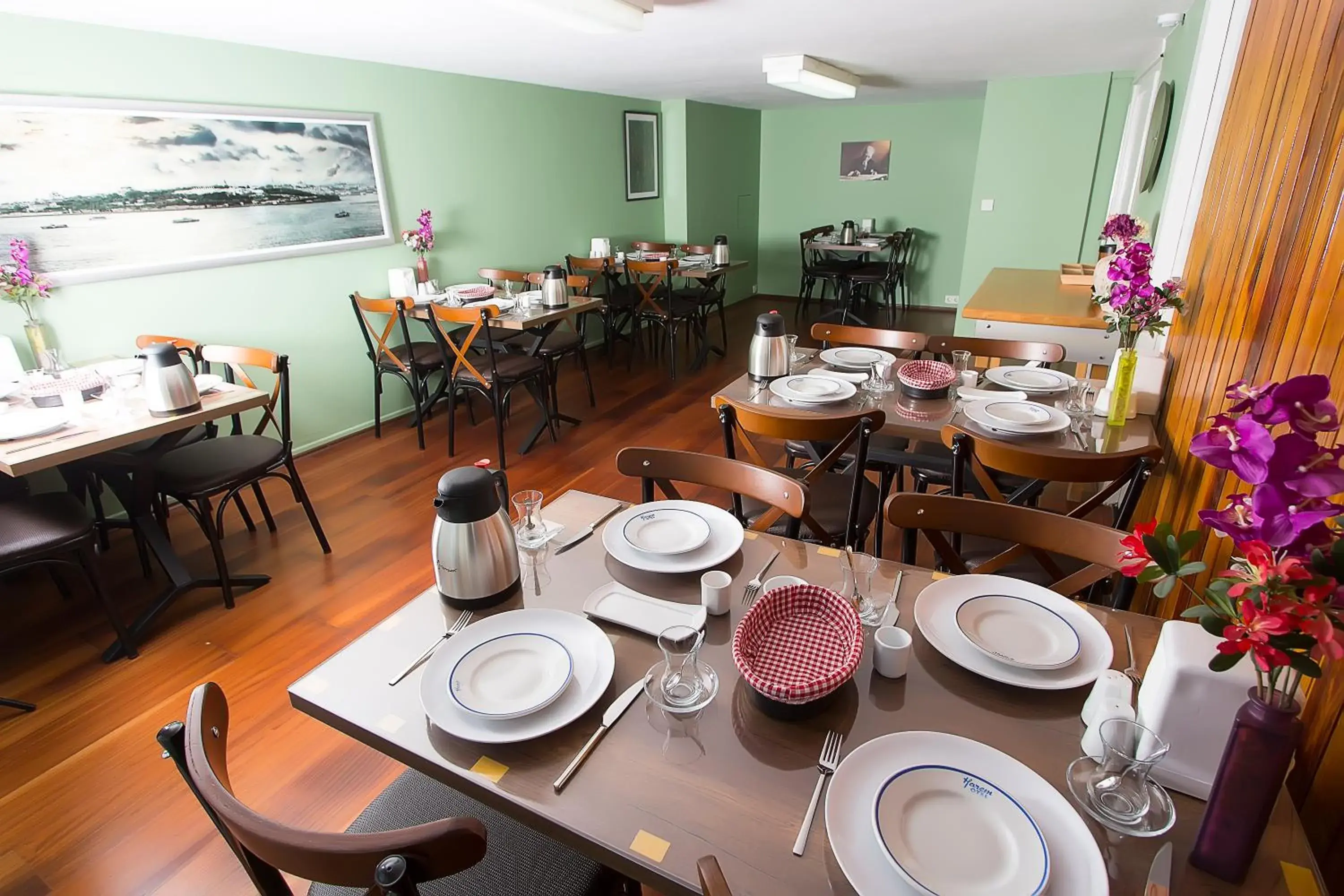 Restaurant/places to eat in Mini Harem Hotel Restaurant/places to eat in Mini Harem Hotel